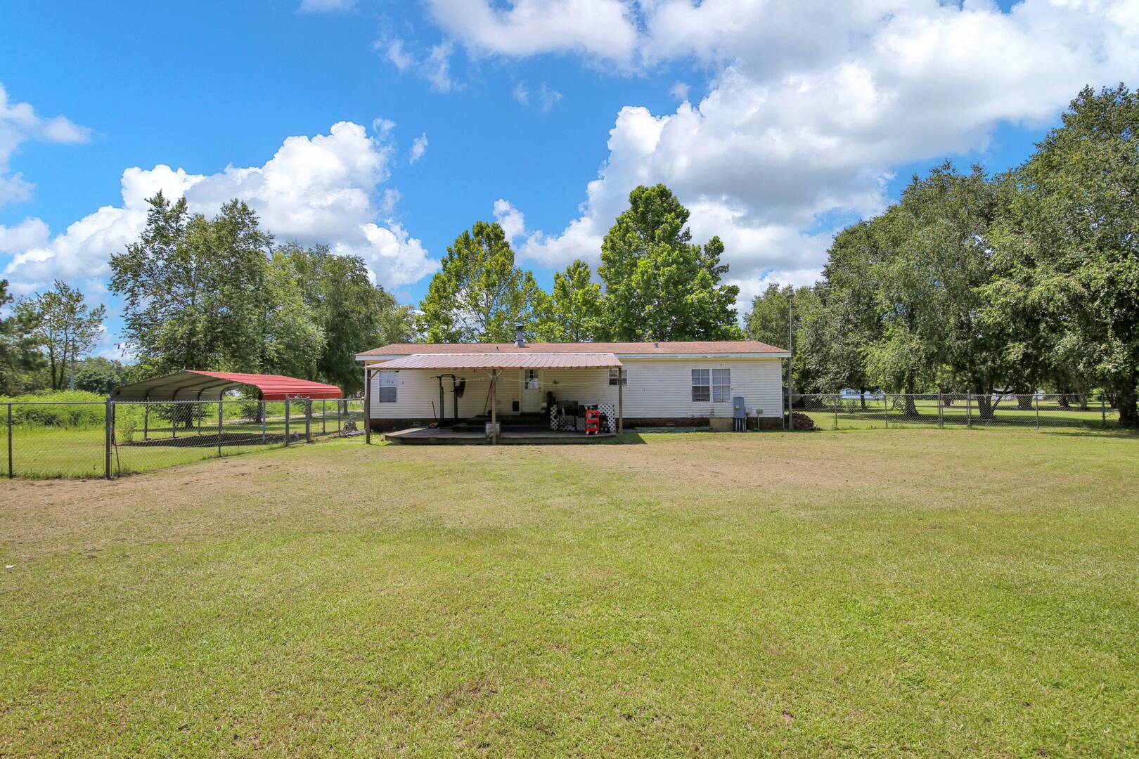 939 Brisson Rd Saint Pauls, NC 28384