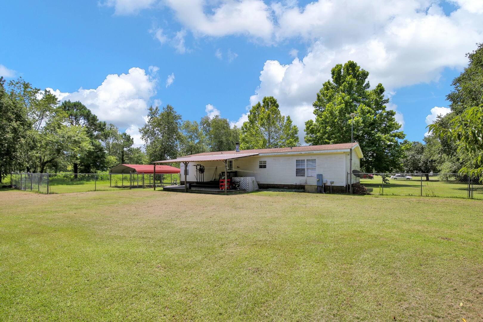 939 Brisson Rd Saint Pauls, NC 28384