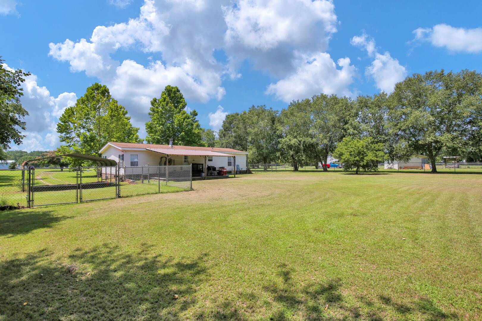 939 Brisson Rd Saint Pauls, NC 28384