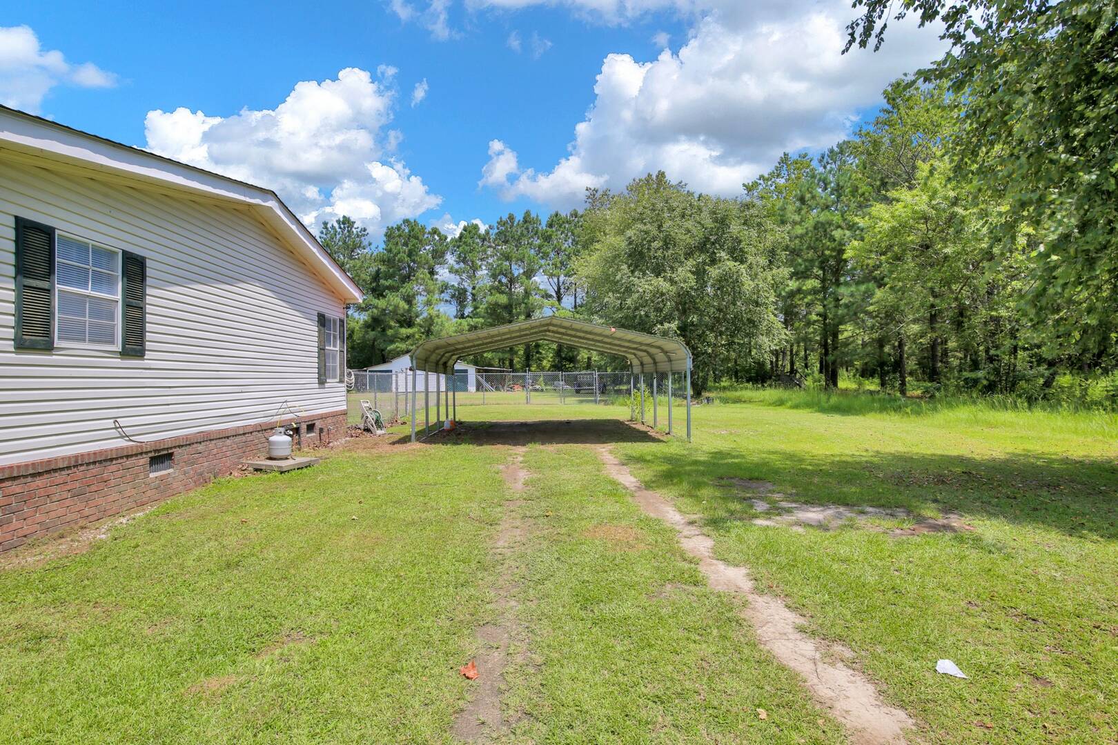 939 Brisson Rd Saint Pauls, NC 28384