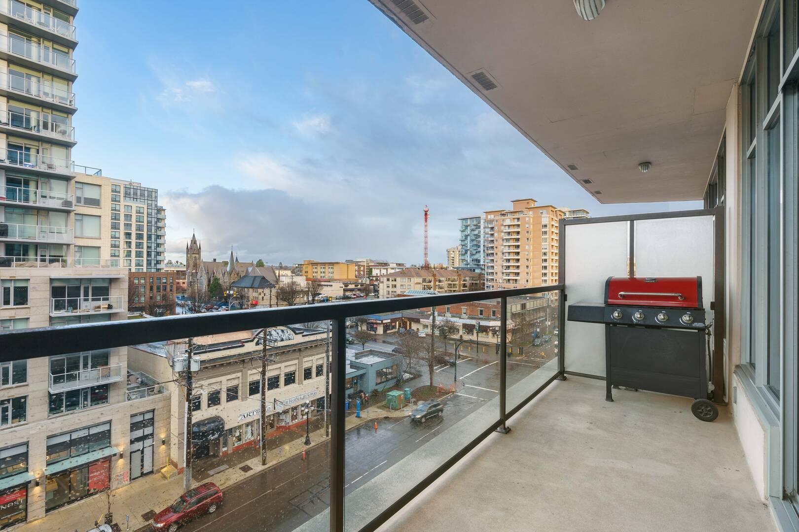 608-845 Yates St Victoria, BC V8W4A3