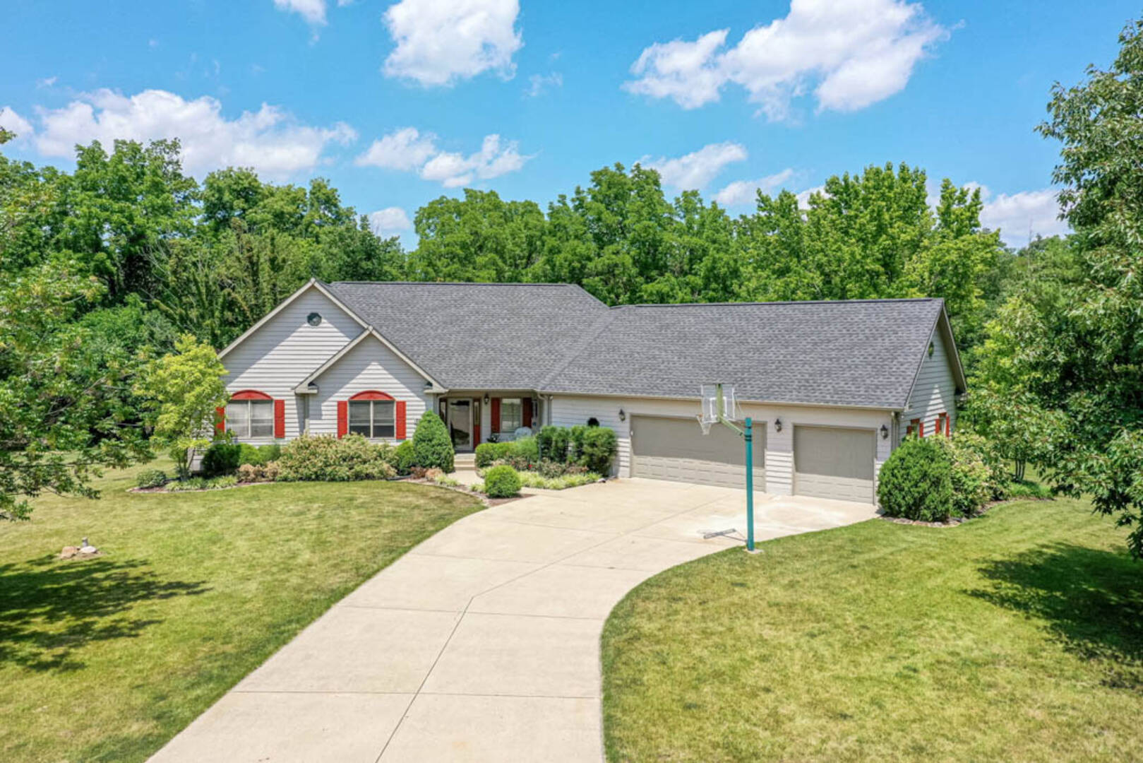 704 Countrywood Dr. Noblesville, IN 46060