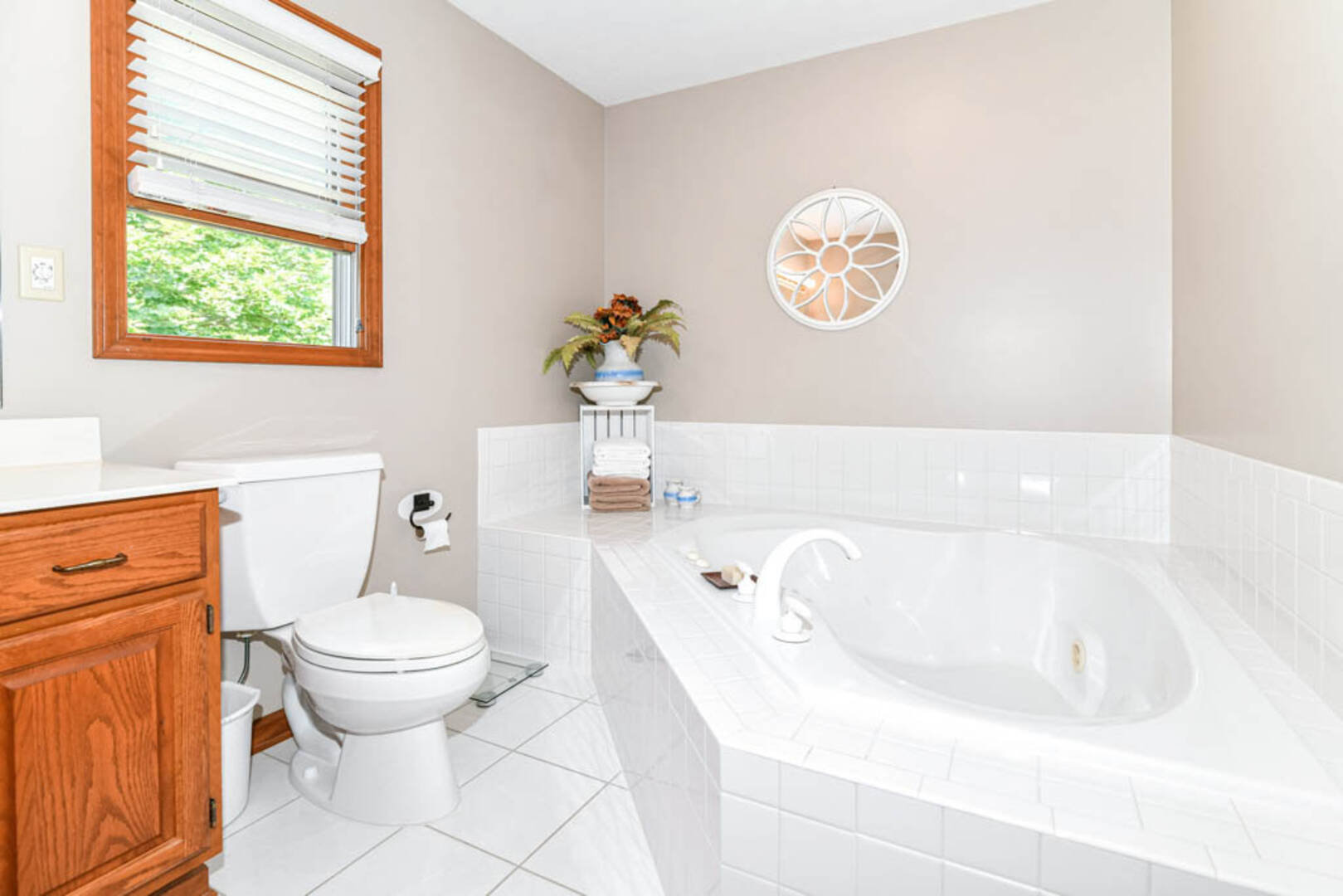 704 Countrywood Dr. Noblesville, IN 46060