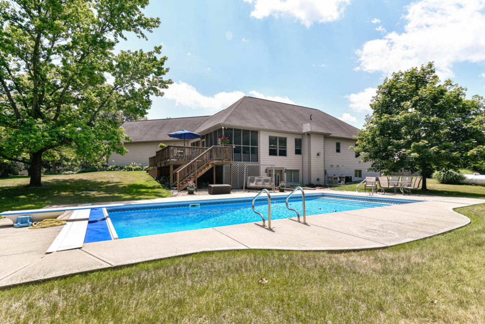 704 Countrywood Dr. Noblesville, IN 46060