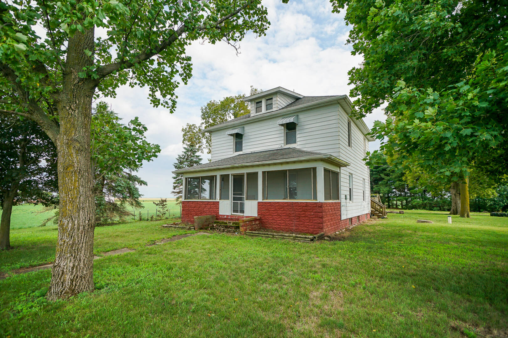 29985 CR 2300 N Forest City, IL 61532