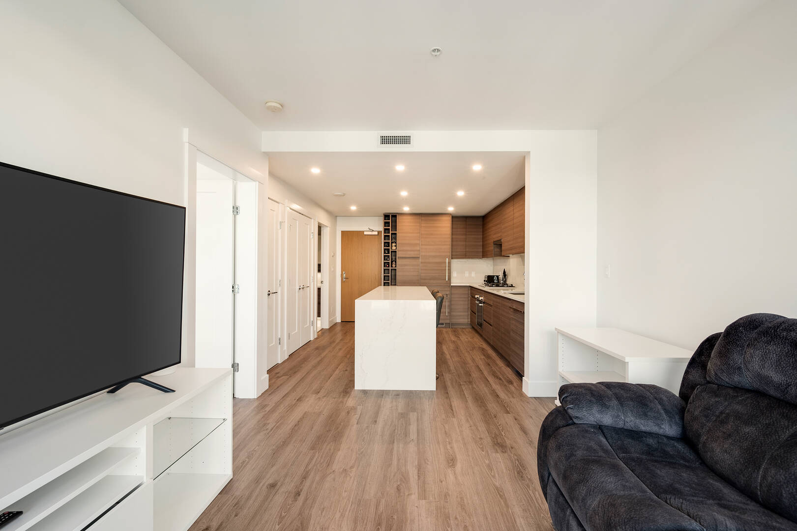 802-777 Herald St Victoria, BC V8T4K6