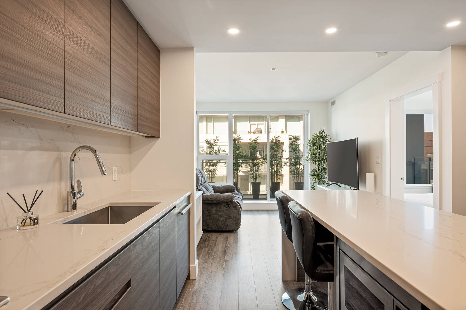 802-777 Herald St Victoria, BC V8T4K6