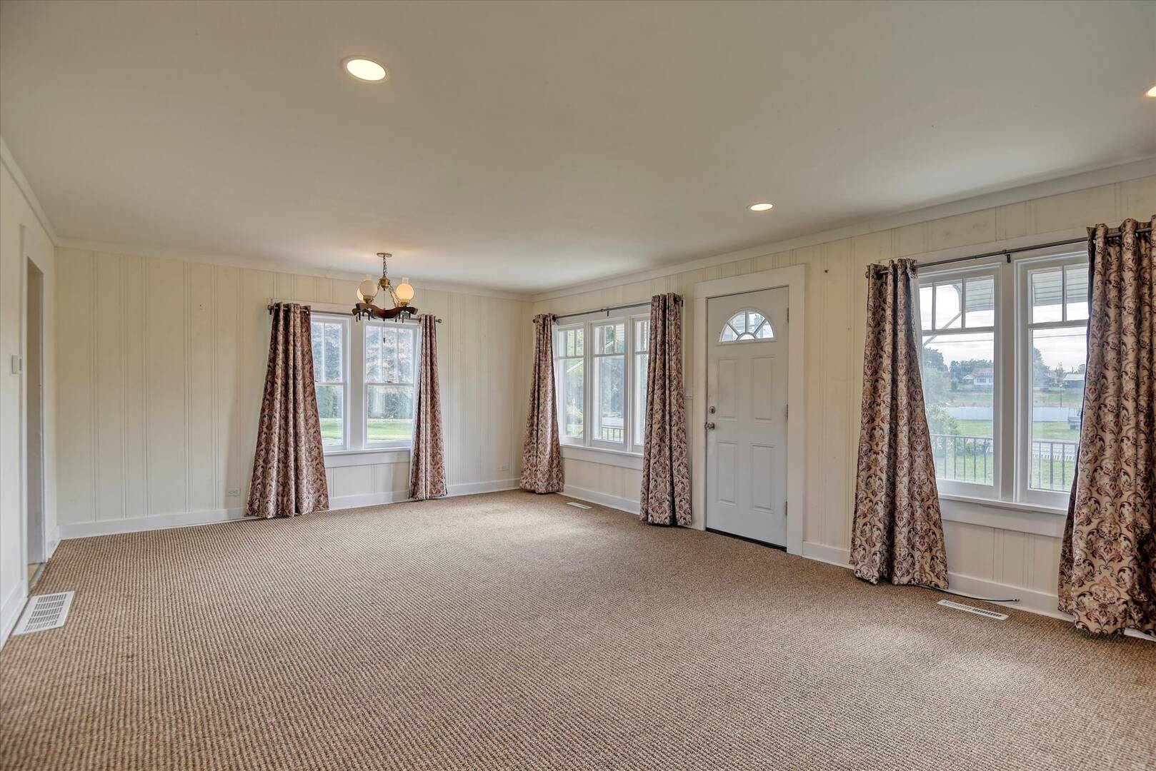 8405 E Upriver Dr Spokane, WA 99212