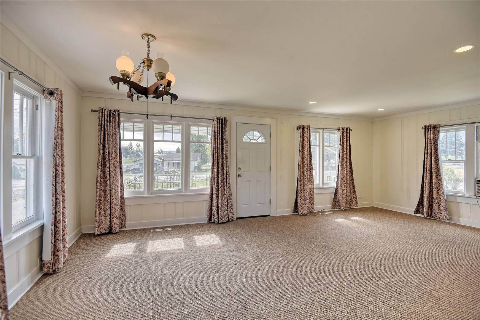 8405 E Upriver Dr Spokane, WA 99212