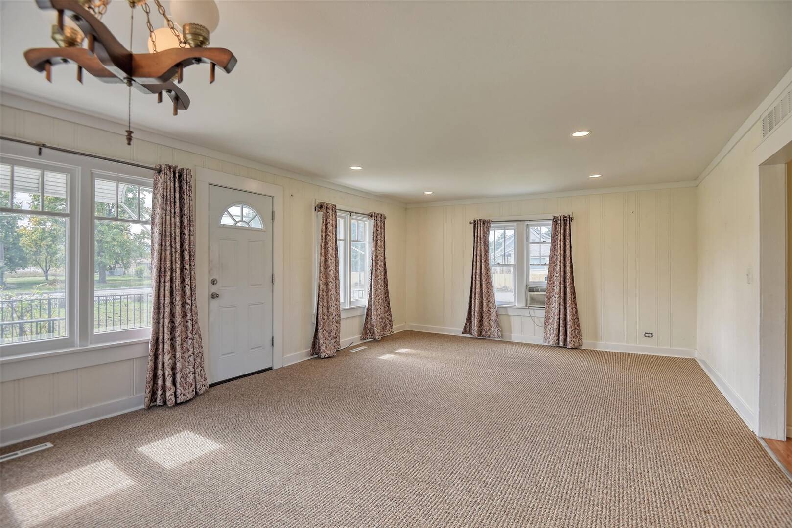8405 E Upriver Dr Spokane, WA 99212