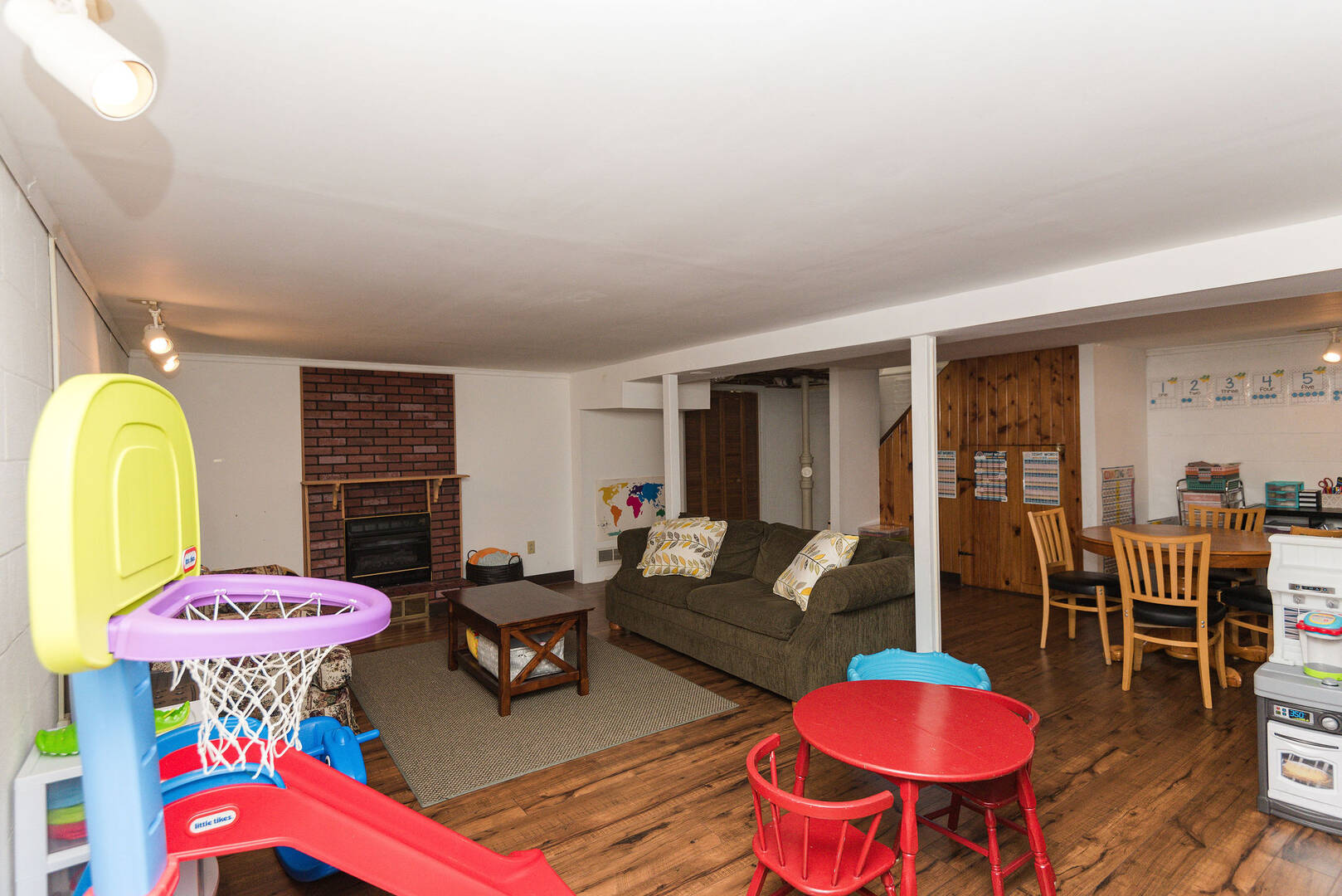 5631 N Hamilton Peoria, IL 61614