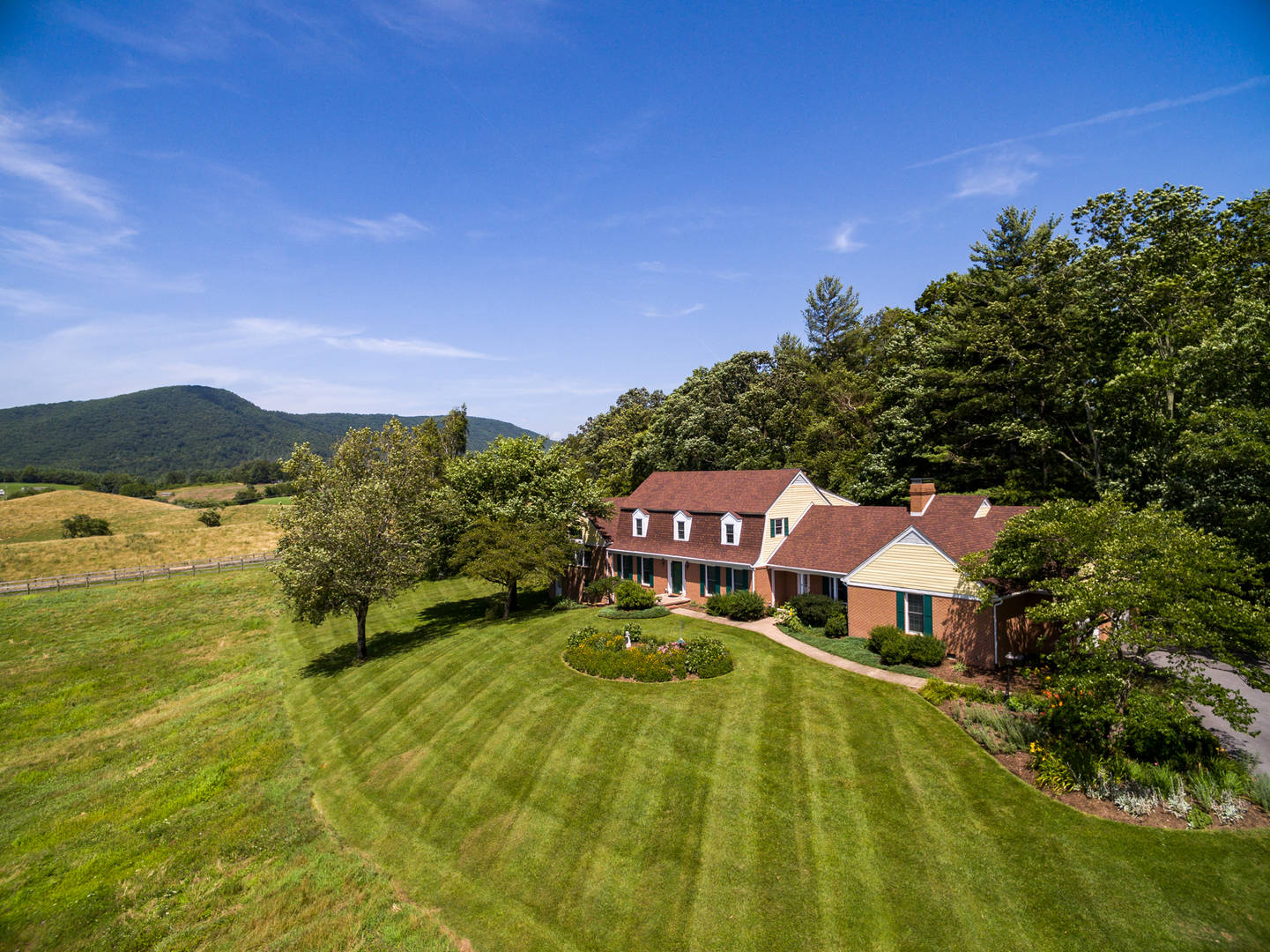 Brivity 10556 Elk Creek Parkway Elk Creek, VA 24326 Virtual Tour
