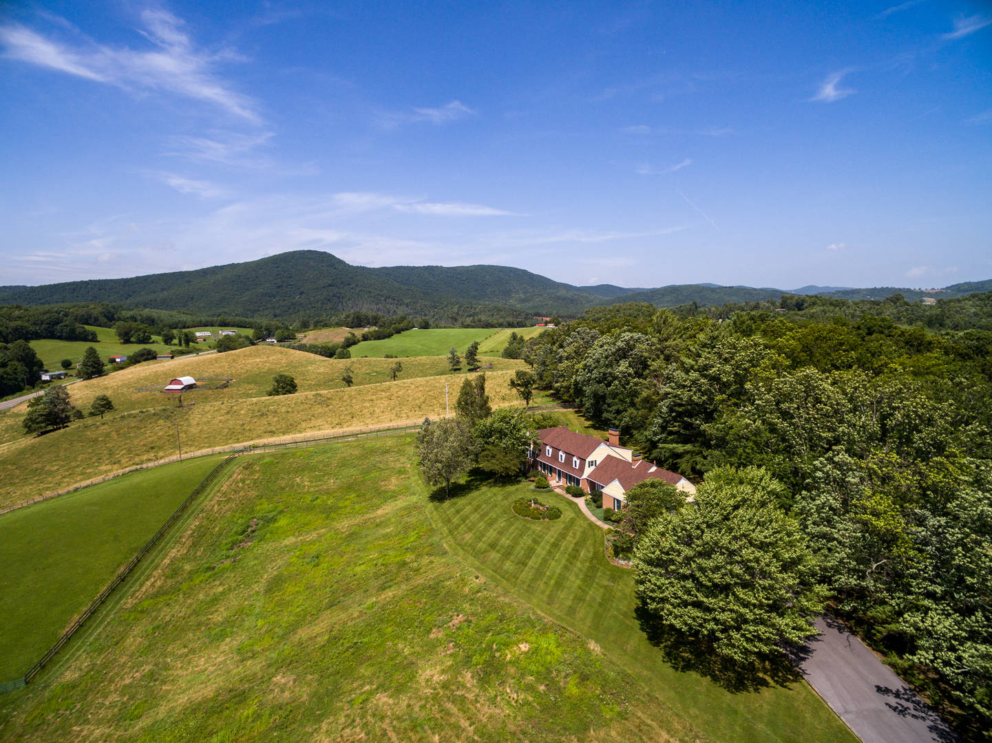 Brivity 10556 Elk Creek Parkway Elk Creek, VA 24326 Virtual Tour