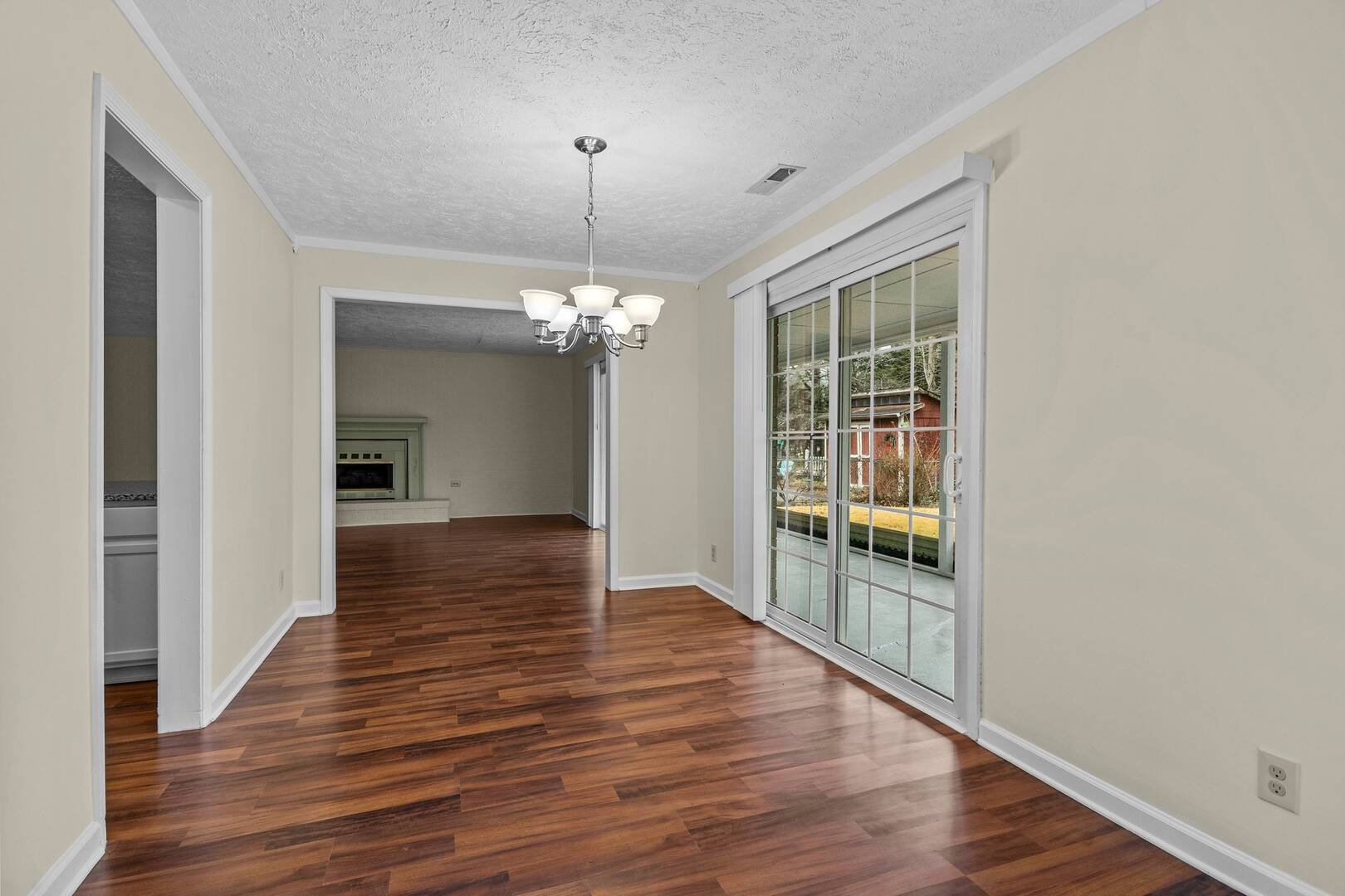 1809 Cliffside Drive Pfafftown, NC 27040