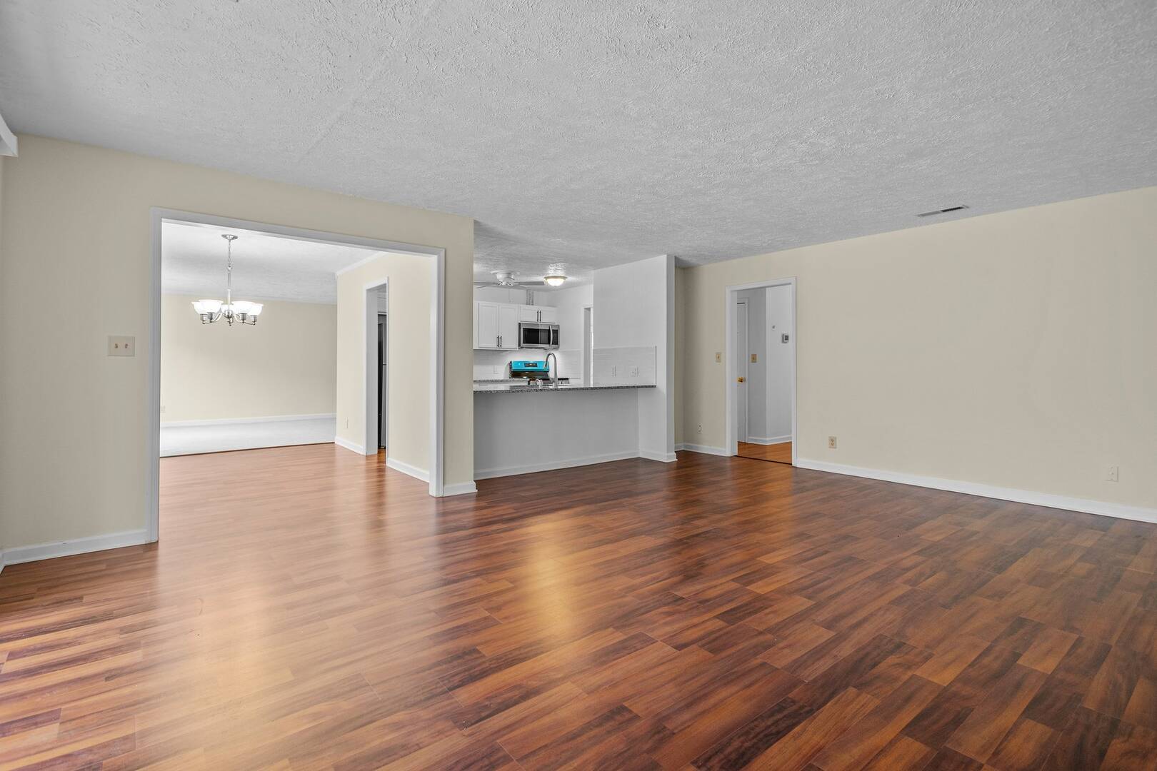 1809 Cliffside Drive Pfafftown, NC 27040