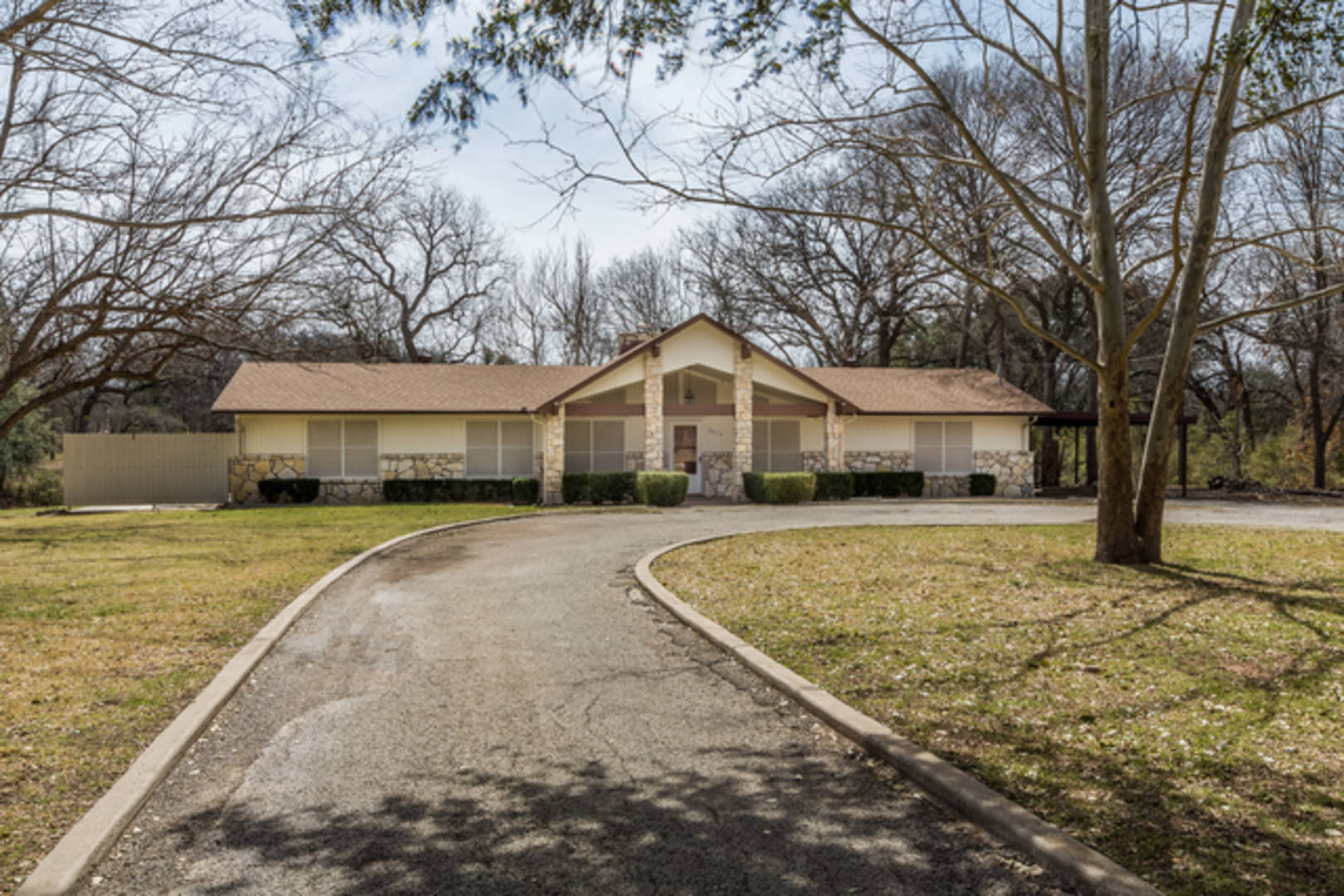 Brivity 2913 Waterwood Court Granbury, TX 76048 Virtual Tour