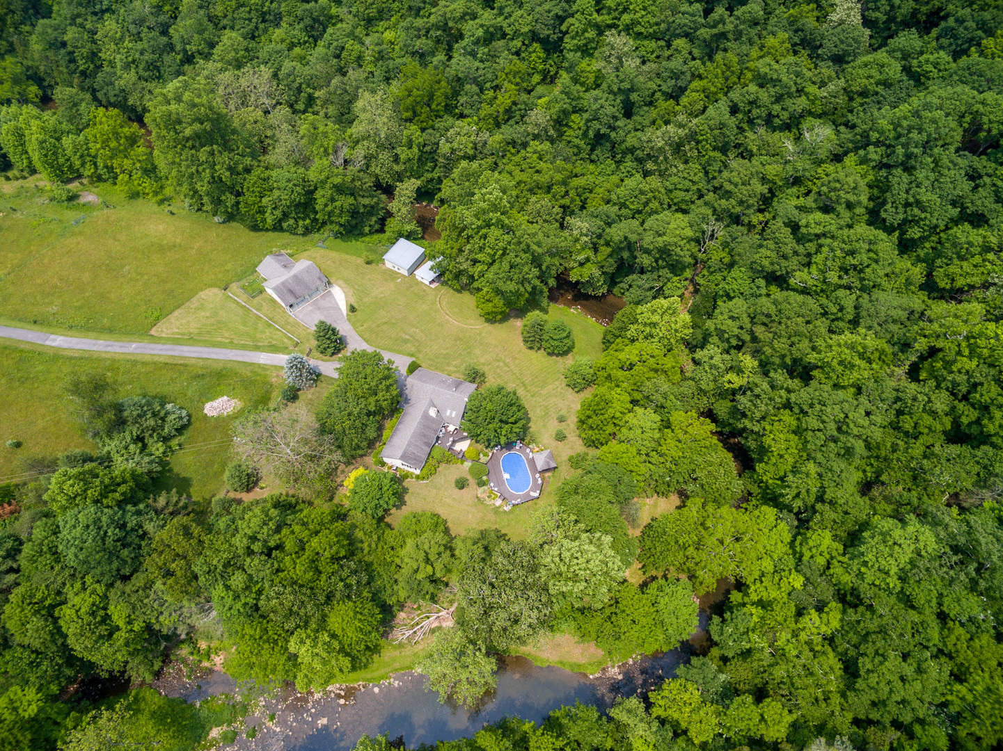 Brivity 2805 Walkers Creek Bland, VA 24315 Virtual Tour