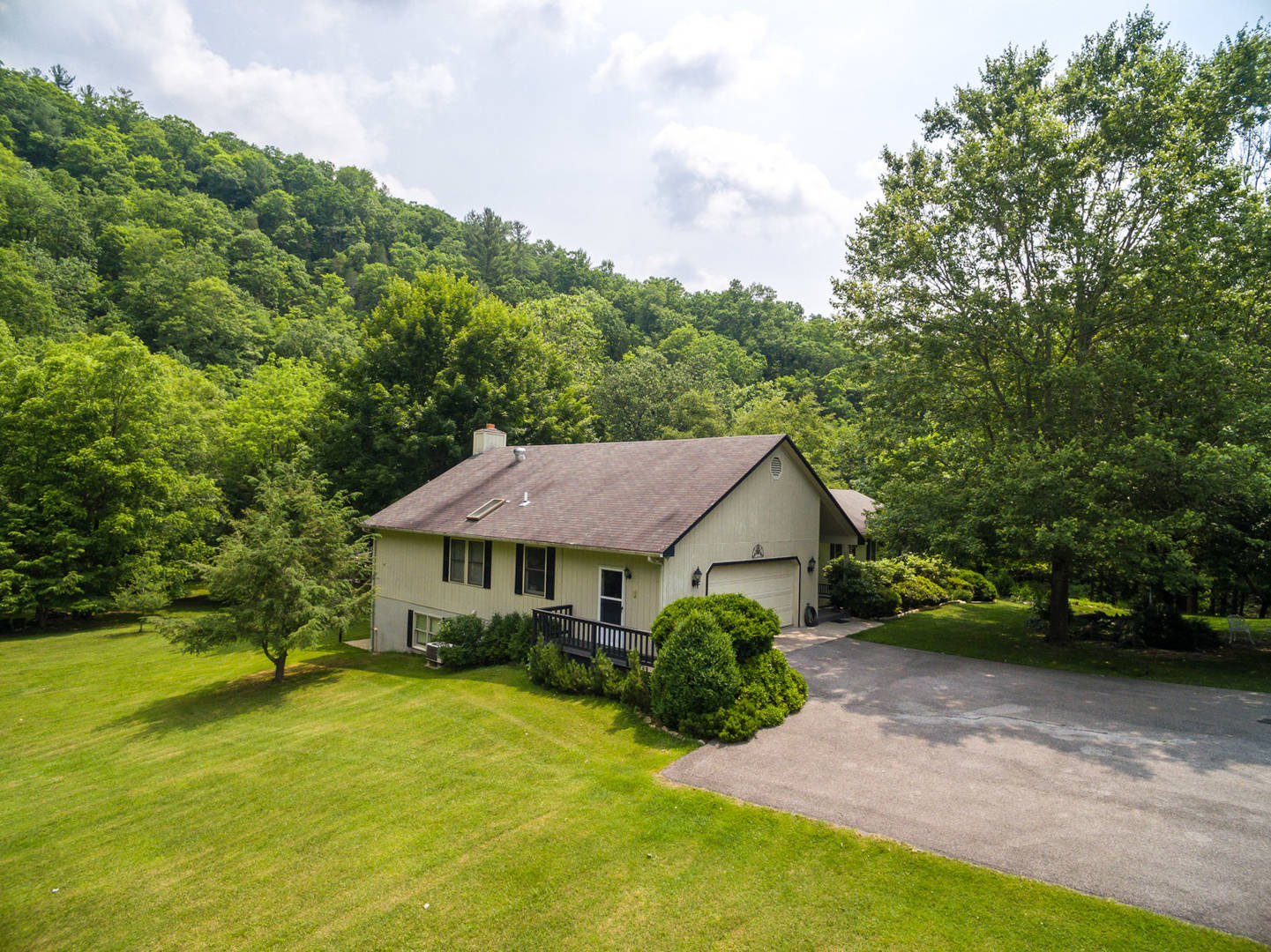 Brivity 2805 Walkers Creek Bland, VA 24315 Virtual Tour