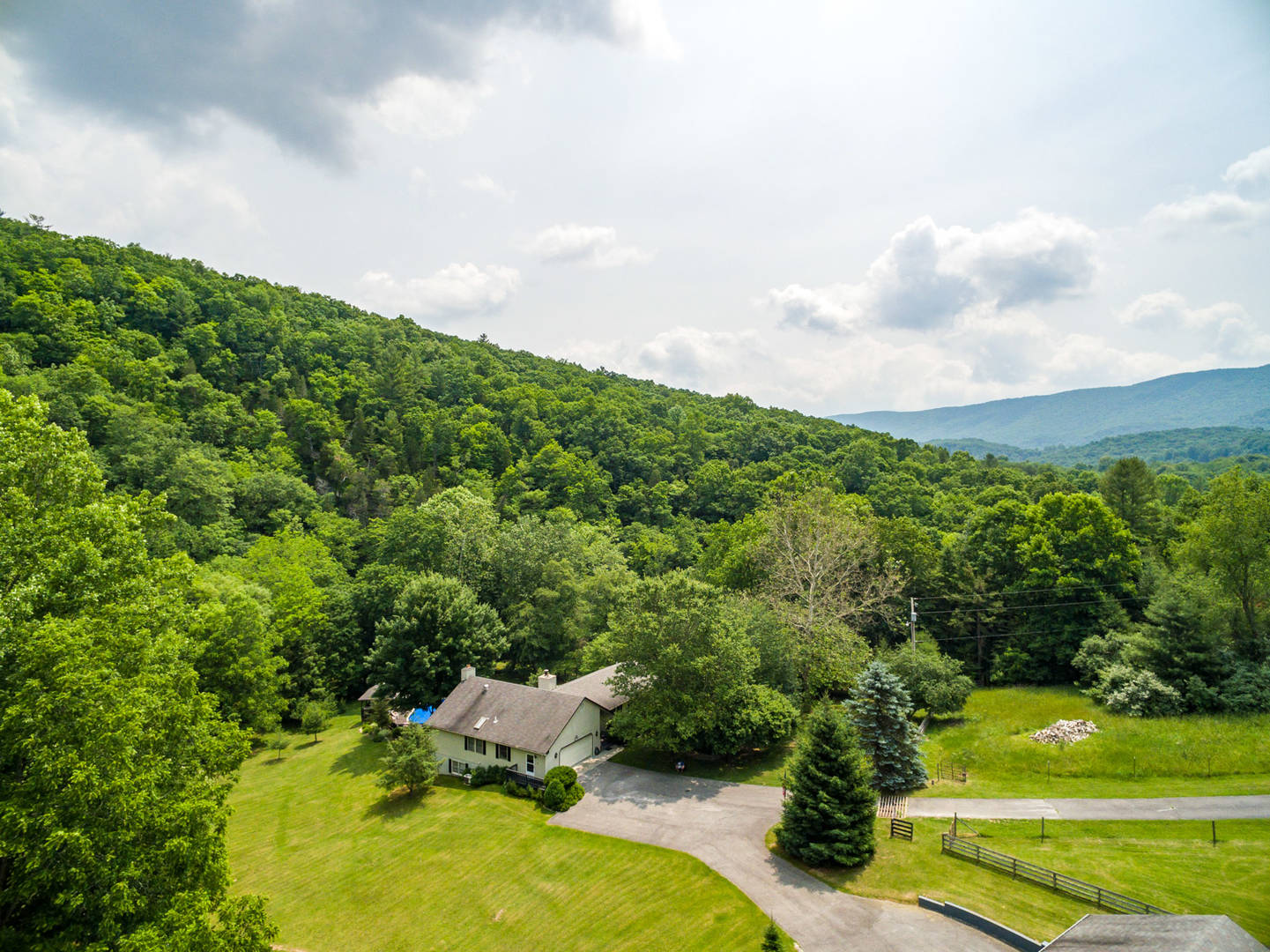 Brivity 2805 Walkers Creek Bland, VA 24315 Virtual Tour