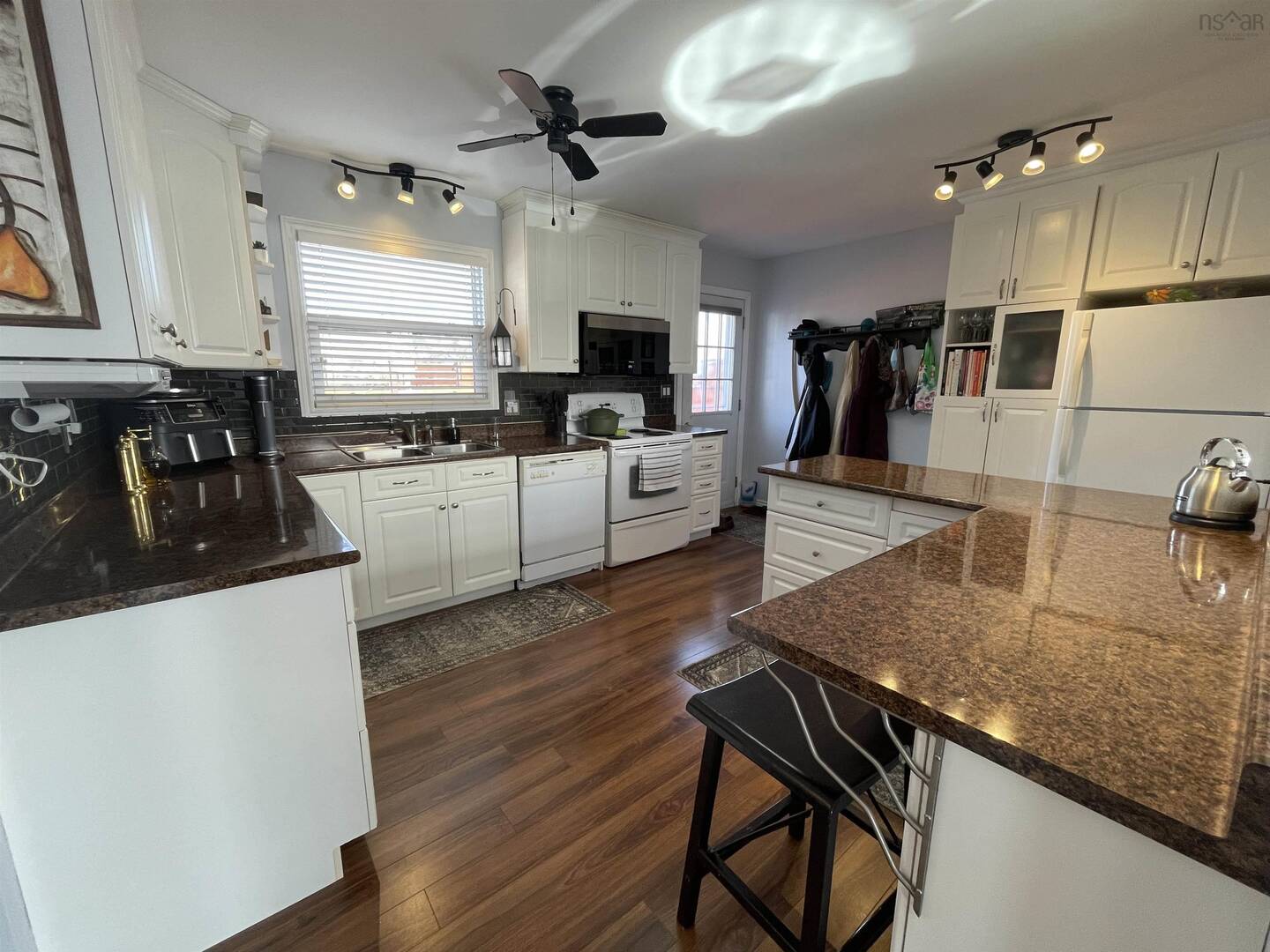 2044 Shore Rd Eastern Passage, NS B3G1H5