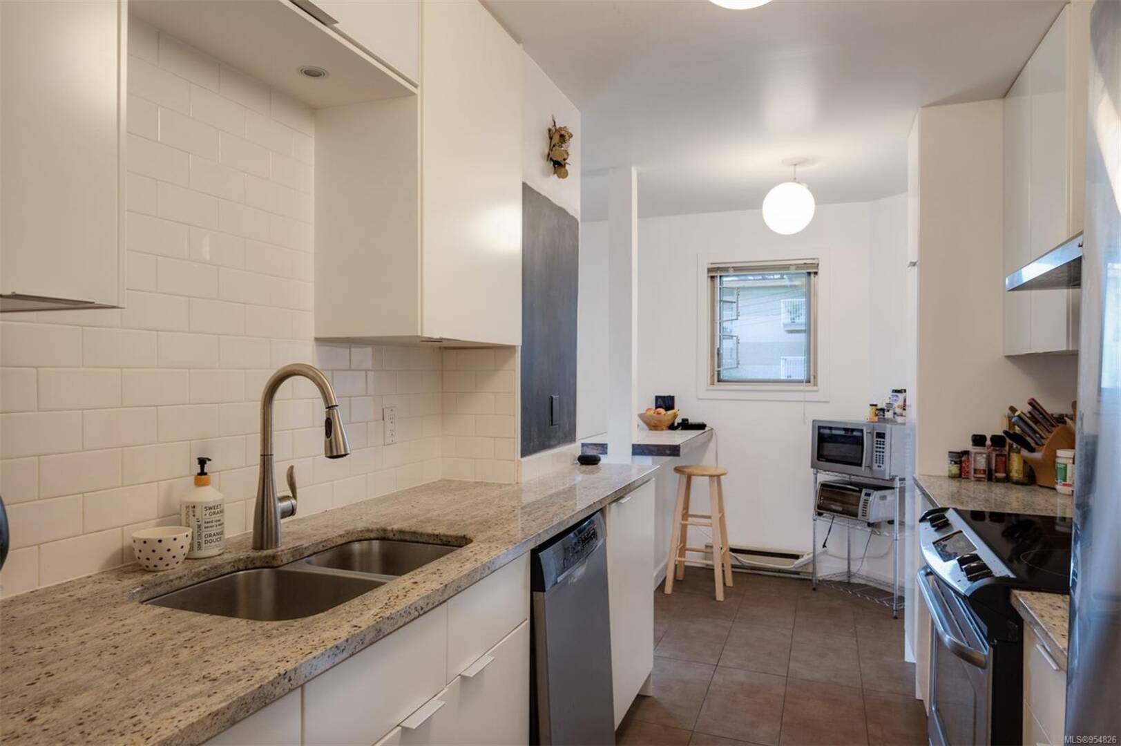 1436 Harrison St Unit 207 Victoria, BC V8S3S2