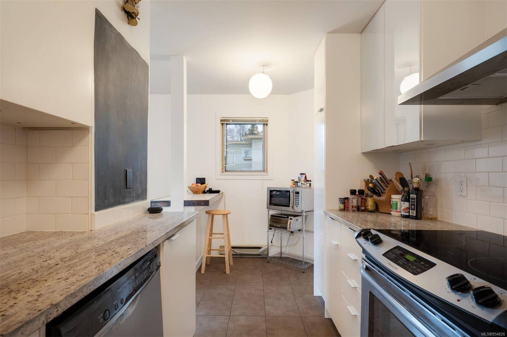 1436 Harrison St Unit 207 Victoria, BC V8S3S2