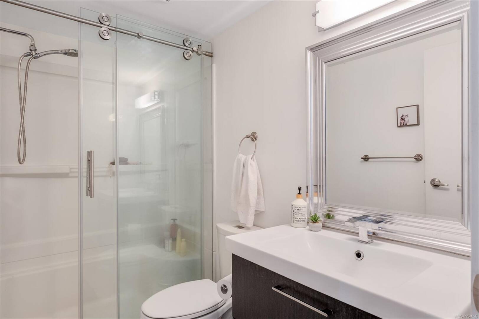 1436 Harrison St Unit 207 Victoria, BC V8S3S2