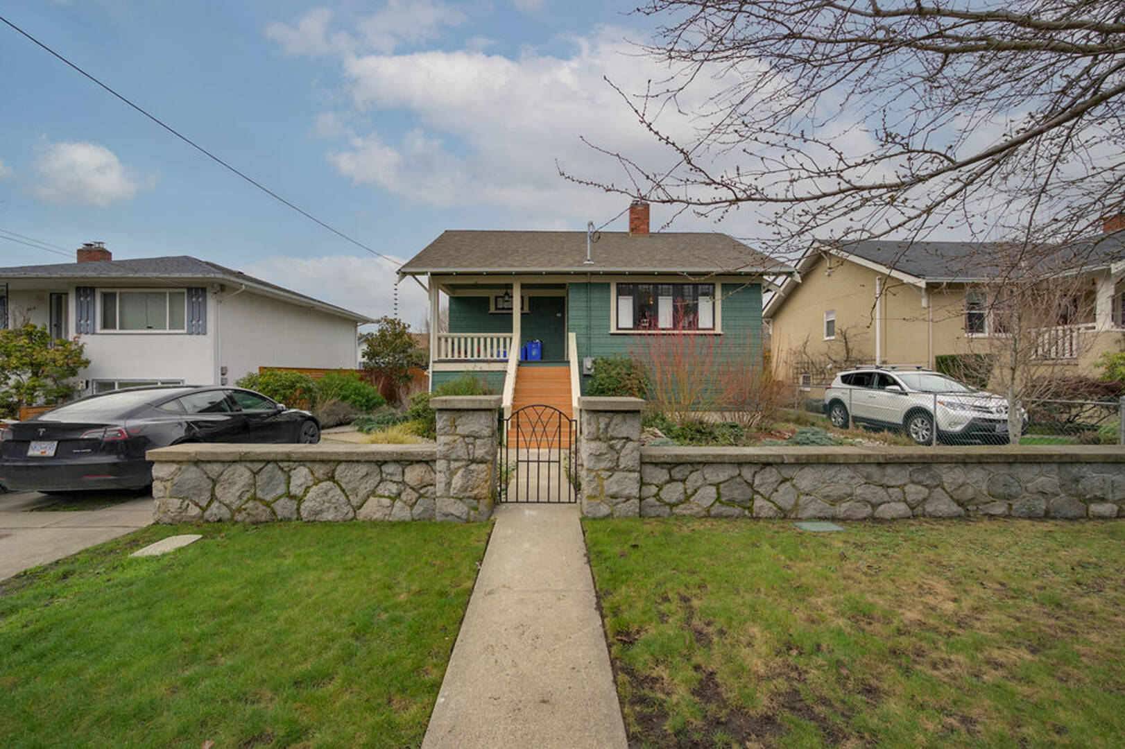 2620 Belmont Avenue Victoria , BC V8R4A2