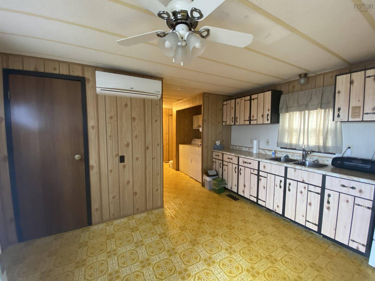 38 Earleton Ave Dartmouth, NS B2Y2A7