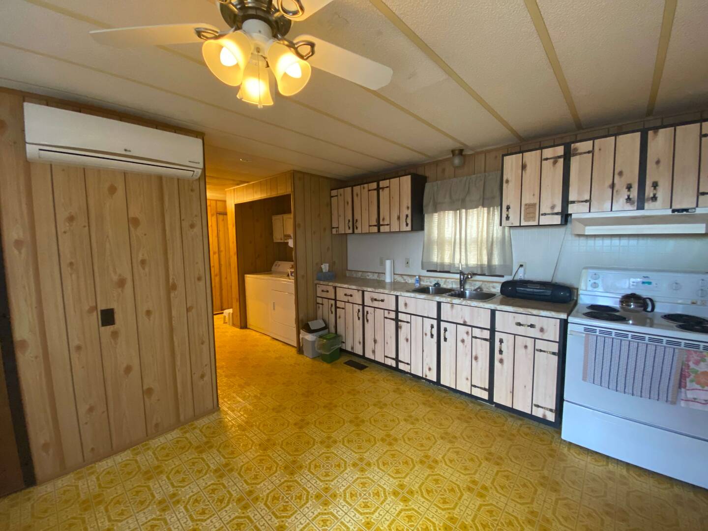 38 Earleton Ave Dartmouth, NS B2Y2A7