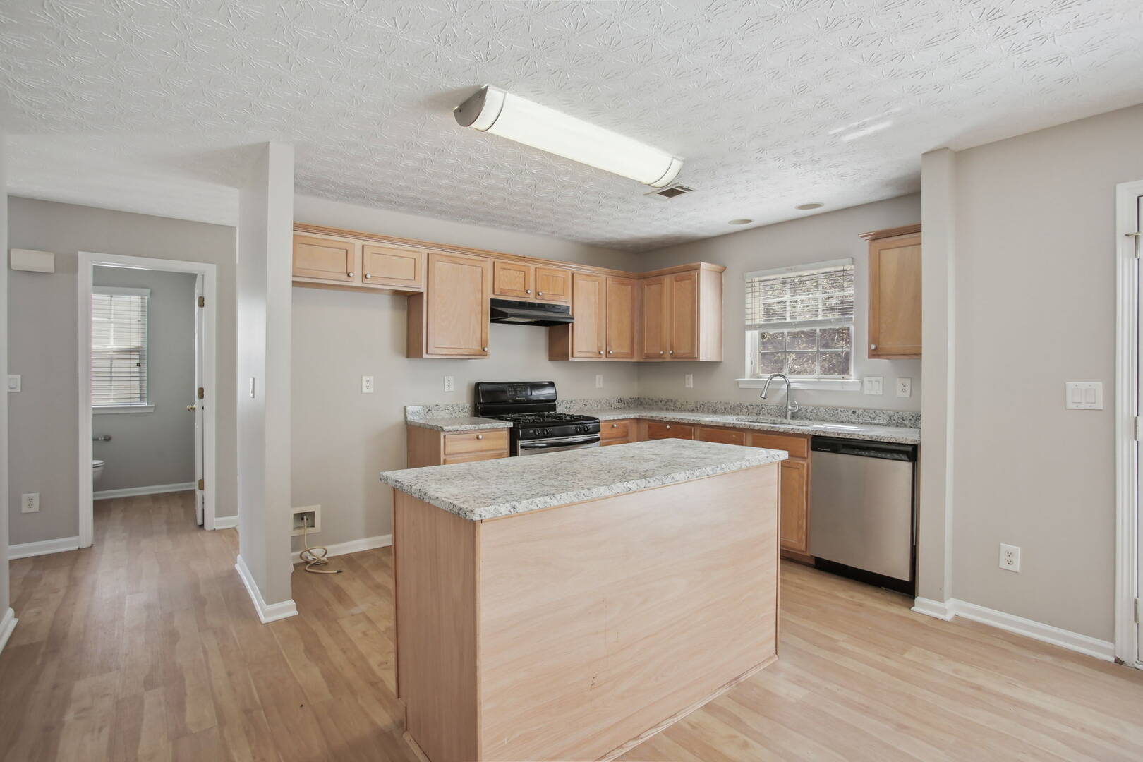3882 Alexandra Oak Court Suwanee, GA 30024
