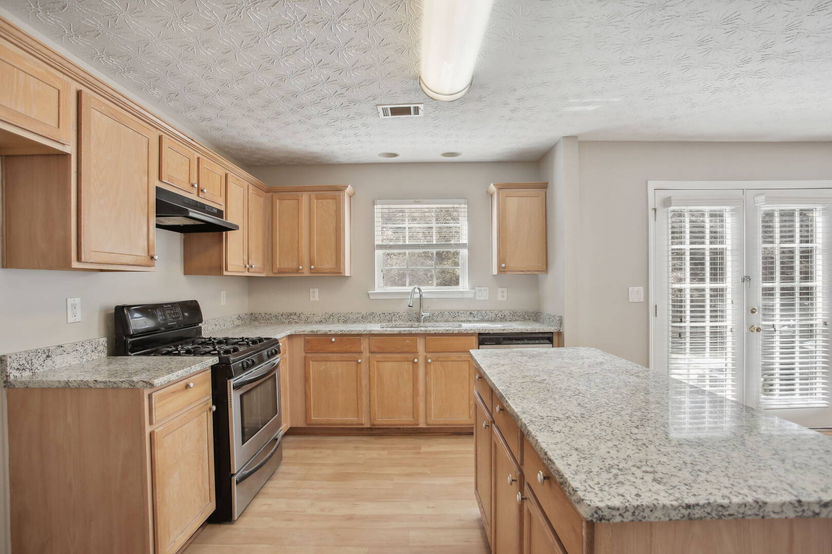 3882 Alexandra Oak Court Suwanee, GA 30024