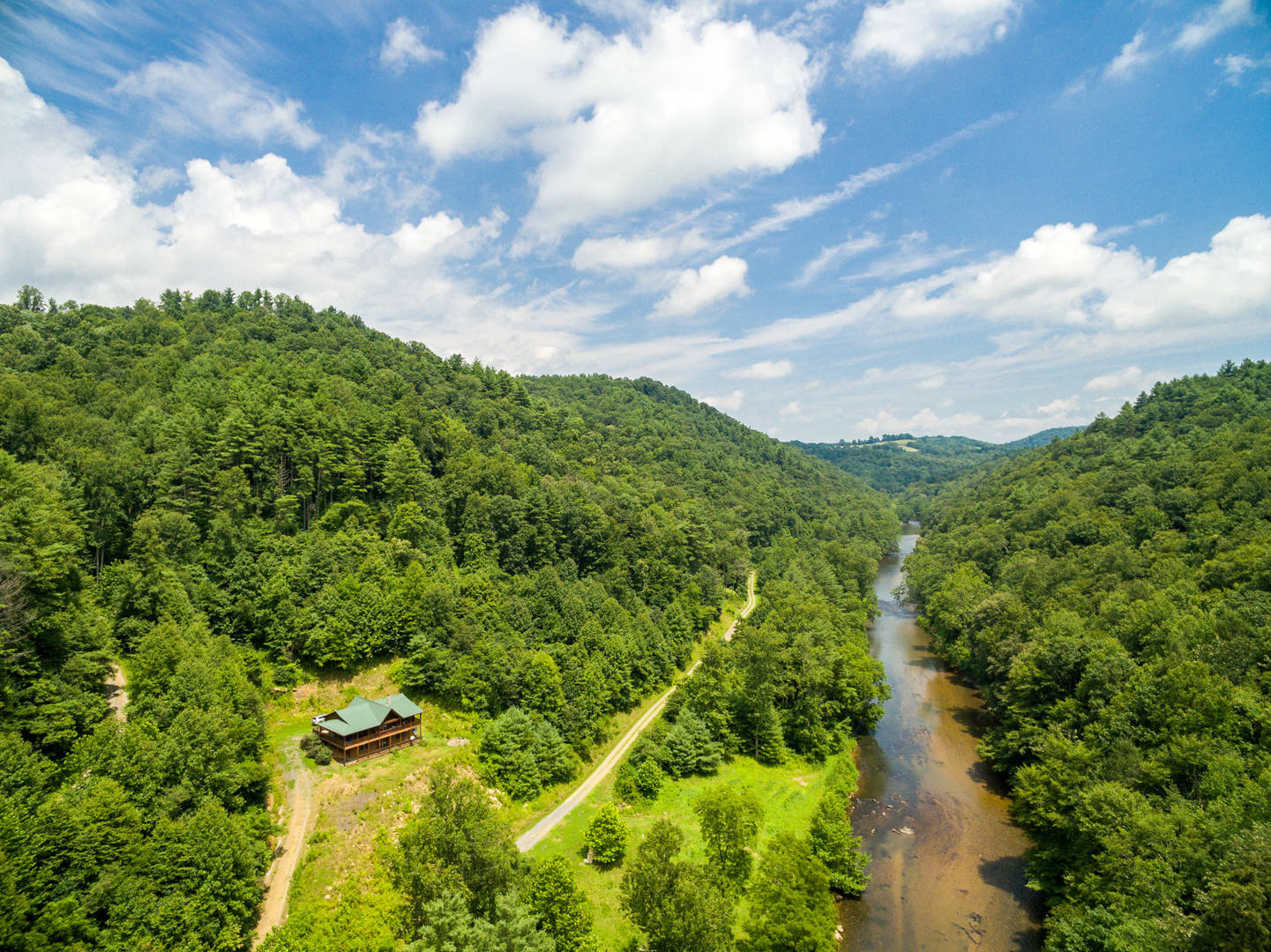 Brivity 671 Chestnut Oak Ln Dugspur, VA 24325 Virtual Tour