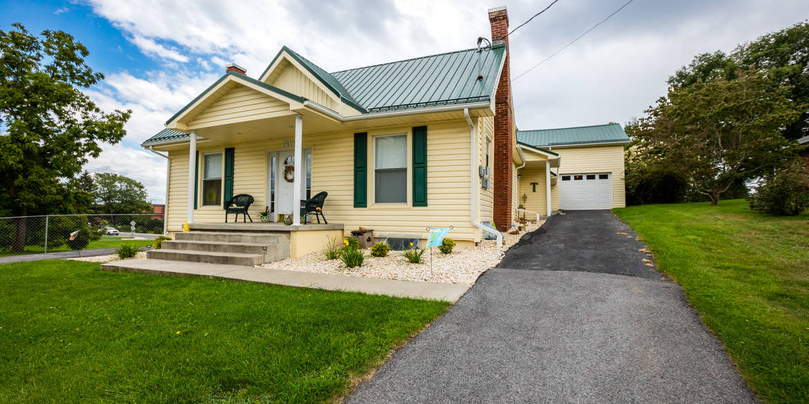 Brivity 217 E Buck Avenue Rural Retreat, VA 24368