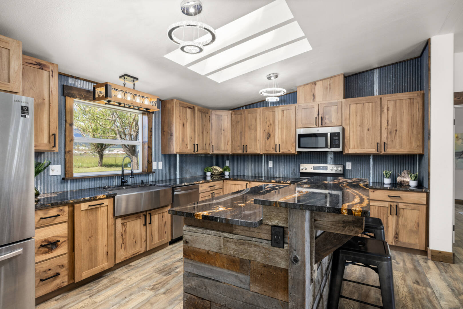 65659 Hwy 37 Eureka, MT 59917