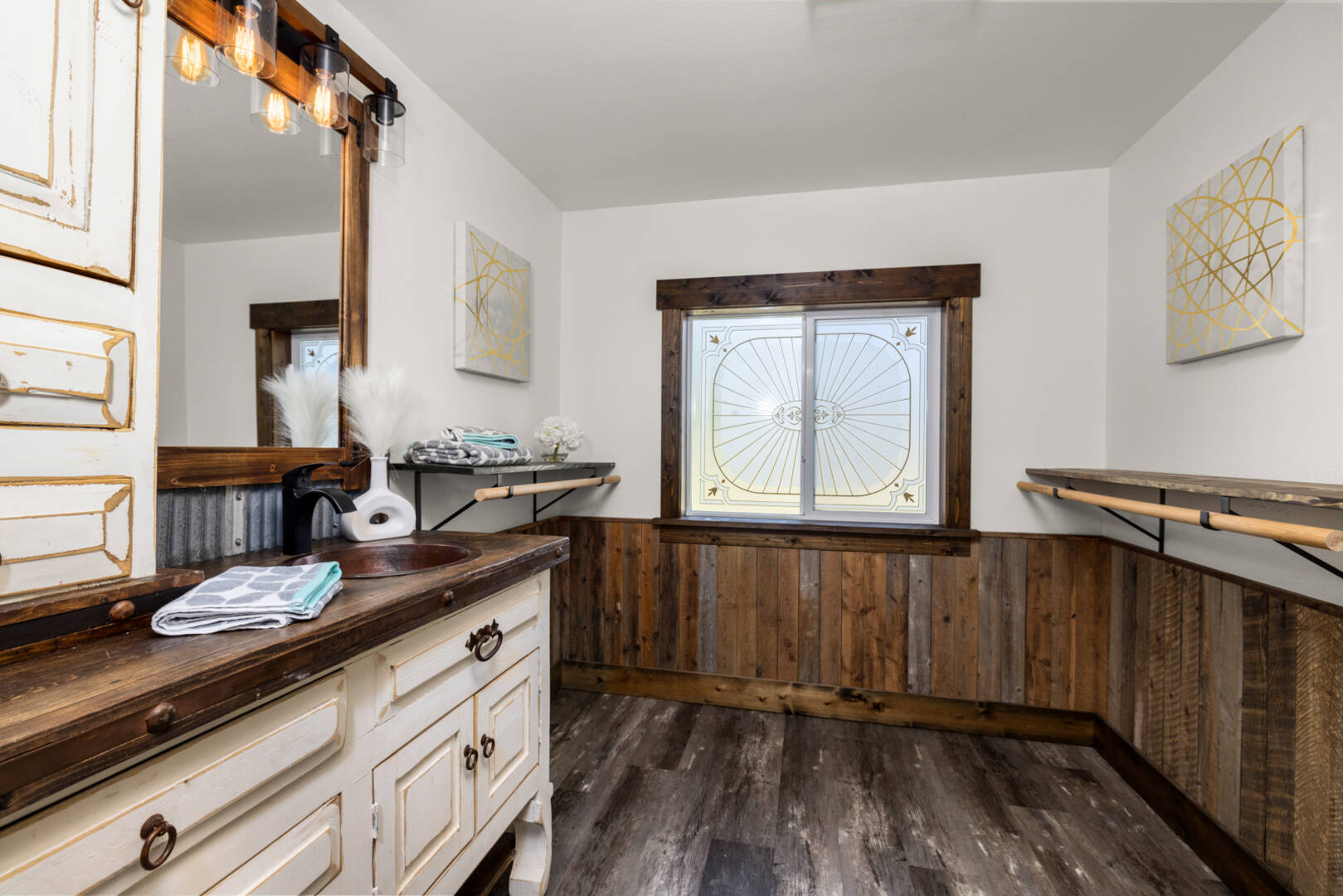 65659 Hwy 37 Eureka, MT 59917