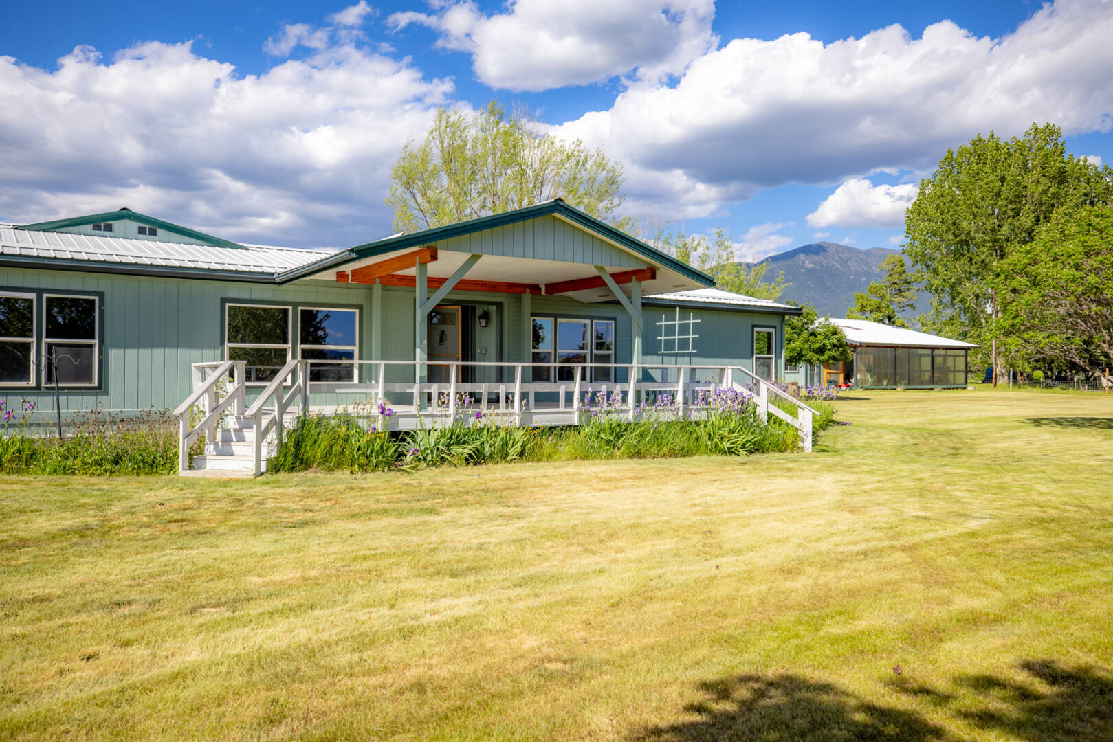 65659 Hwy 37 Eureka, MT 59917