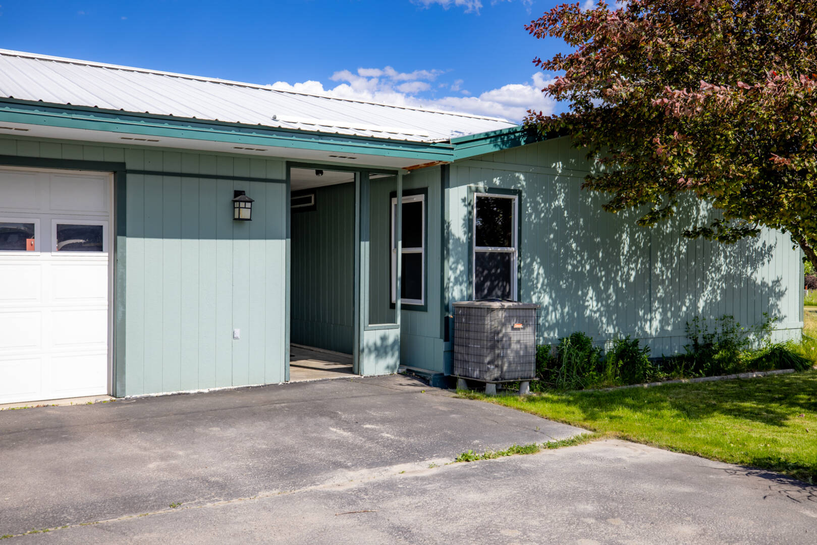 65659 Hwy 37 Eureka, MT 59917