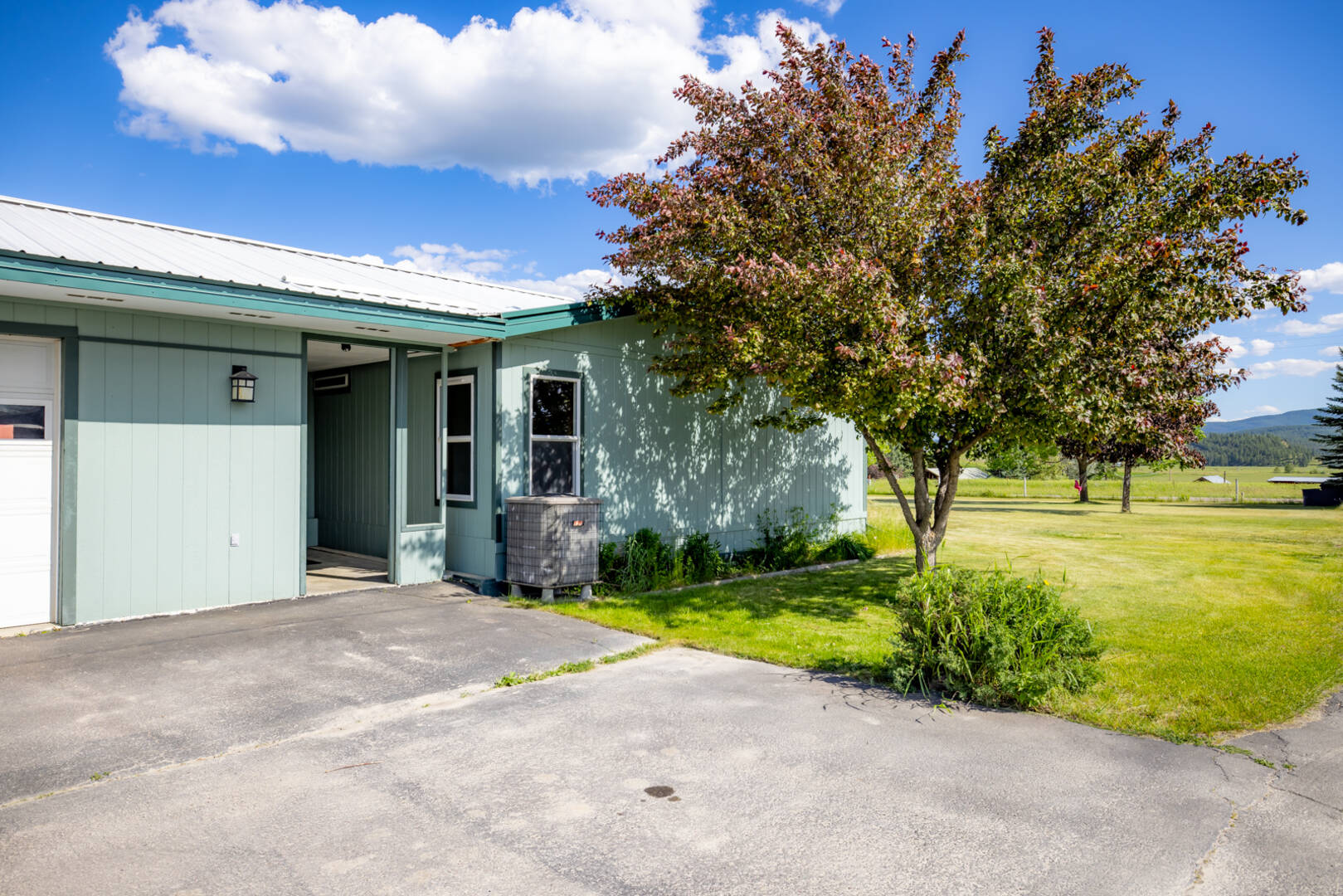 65659 Hwy 37 Eureka, MT 59917