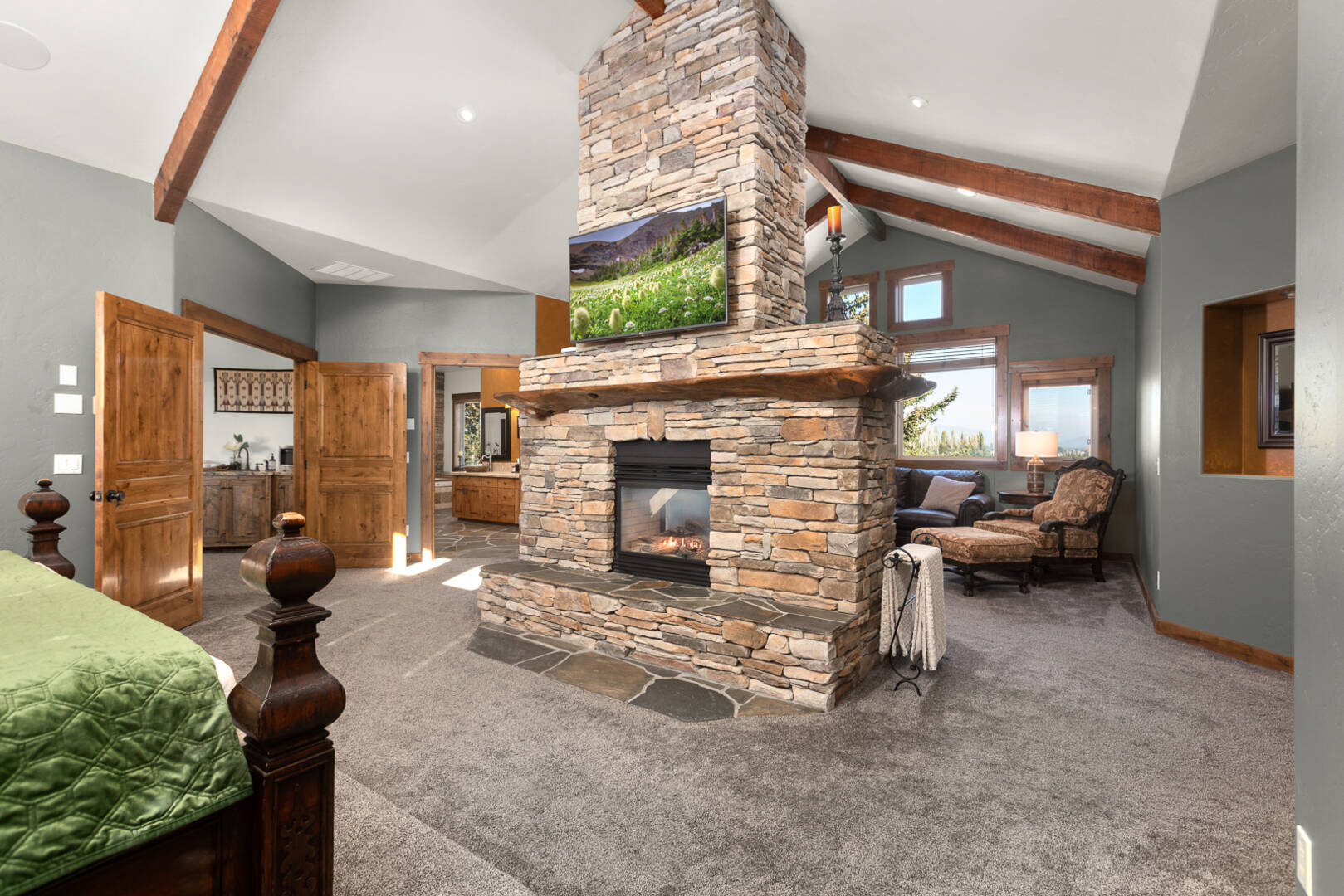 1335 Mooring Rd Columbia Falls, MT 59912
