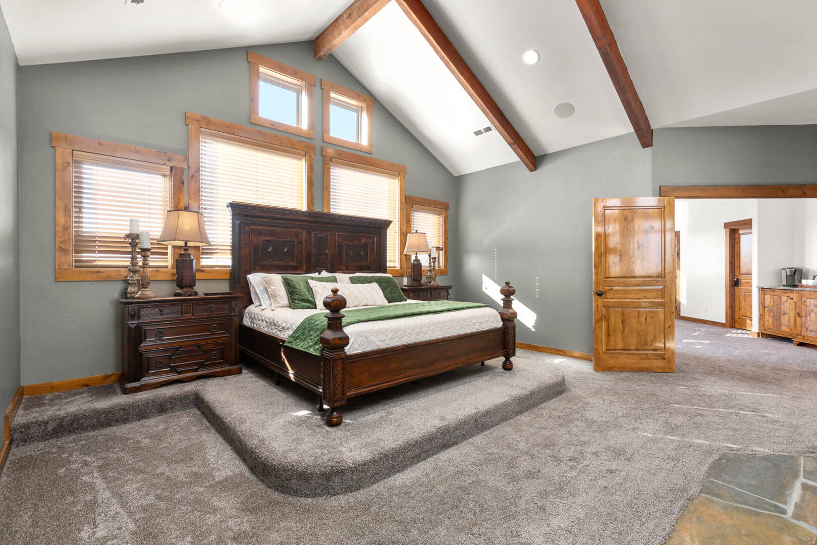 1335 Mooring Rd Columbia Falls, MT 59912