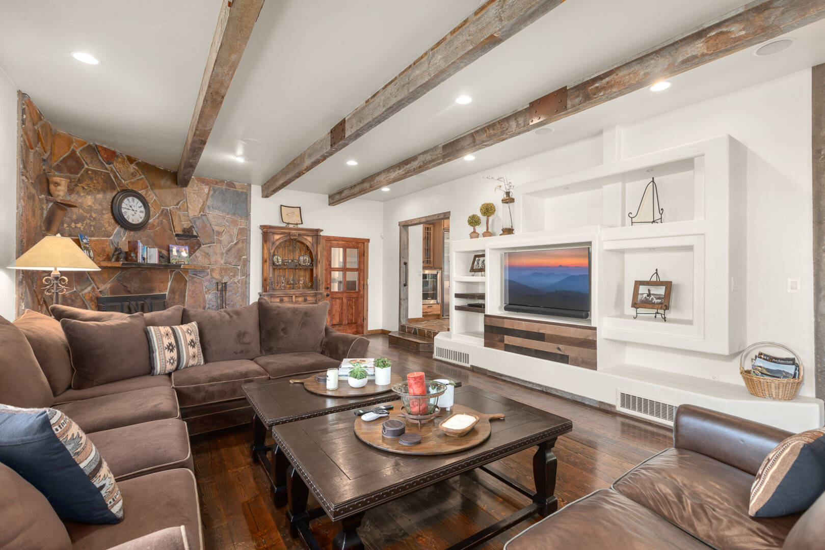 1335 Mooring Rd Columbia Falls, MT 59912