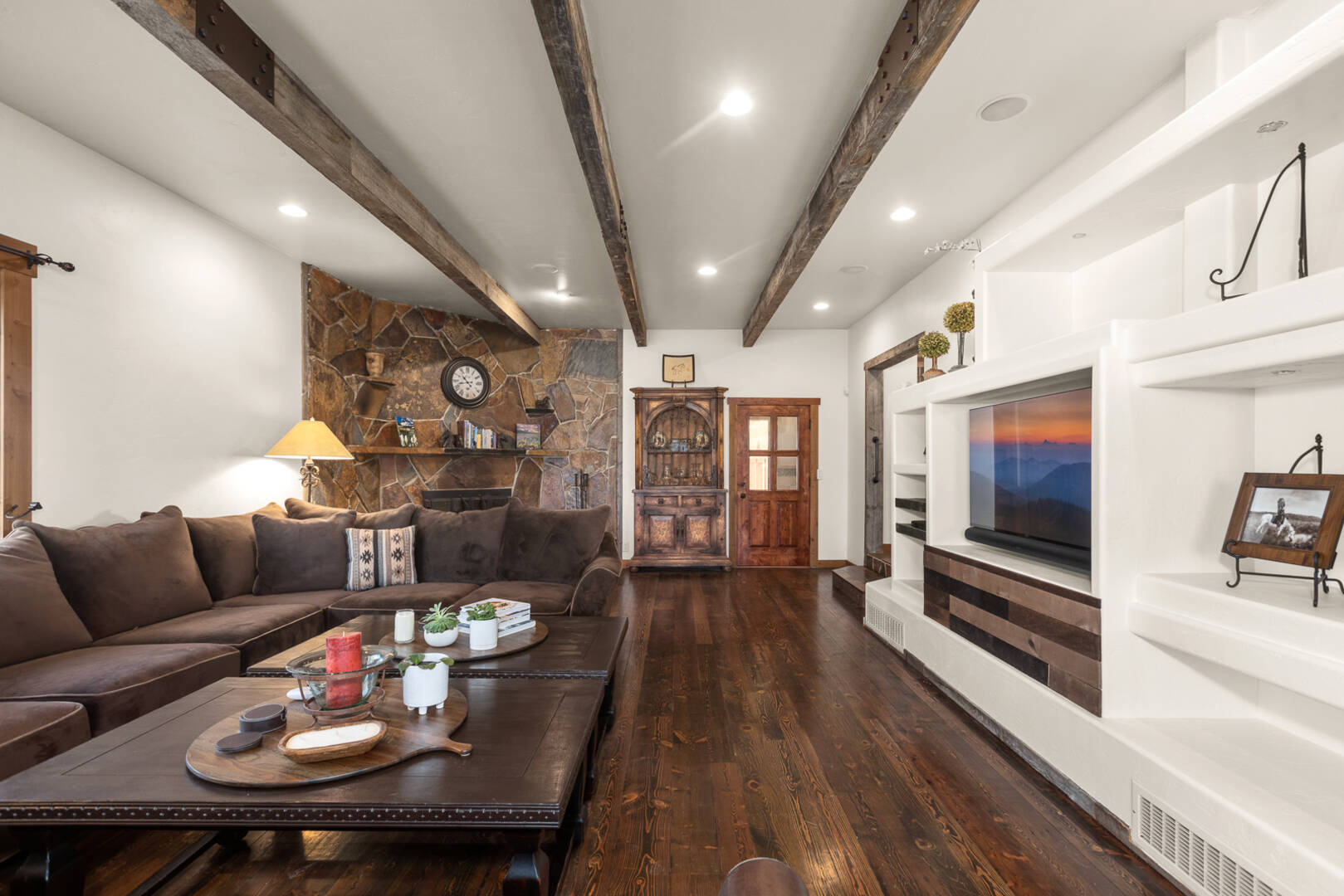 1335 Mooring Rd Columbia Falls, MT 59912