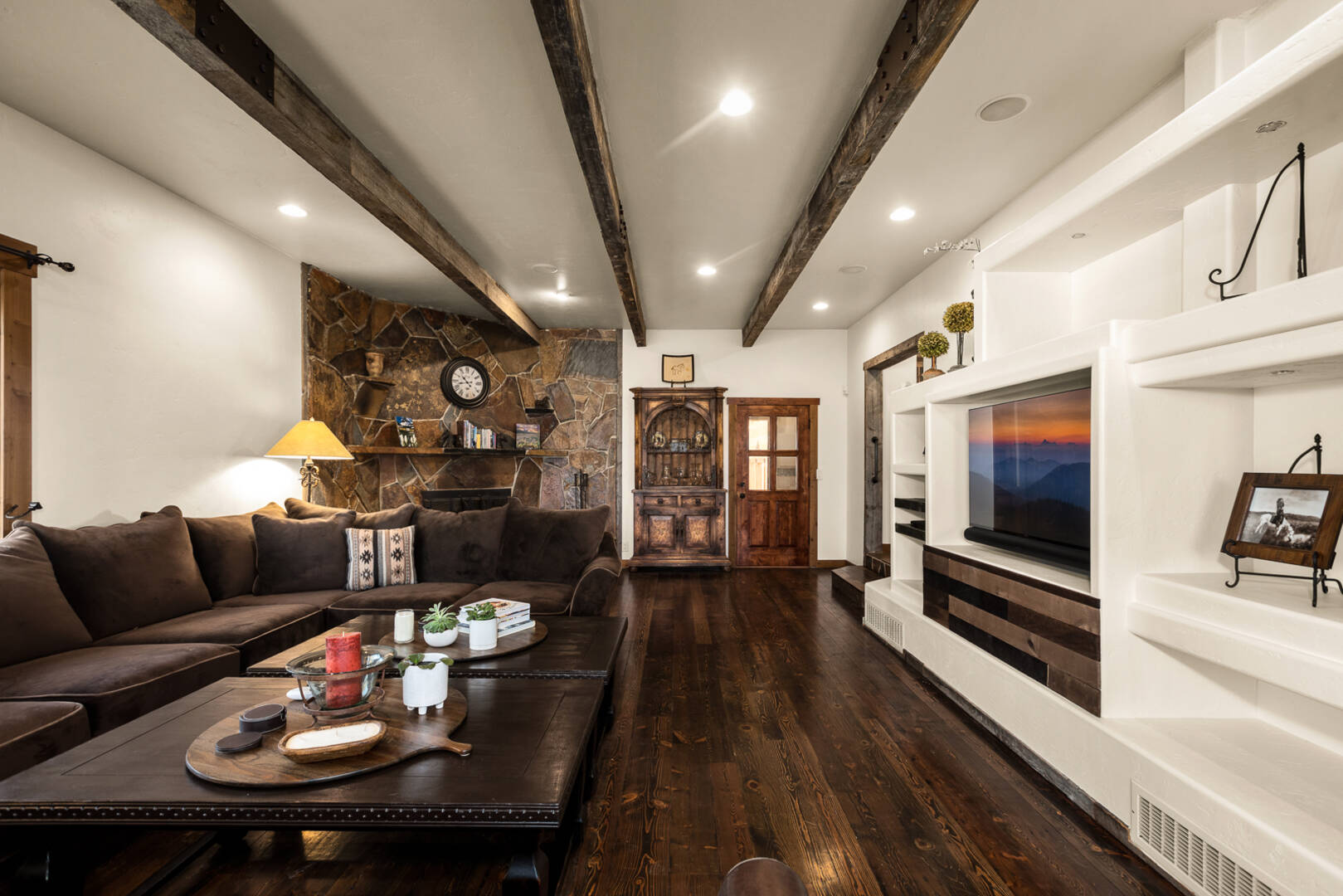1335 Mooring Rd Columbia Falls, MT 59912
