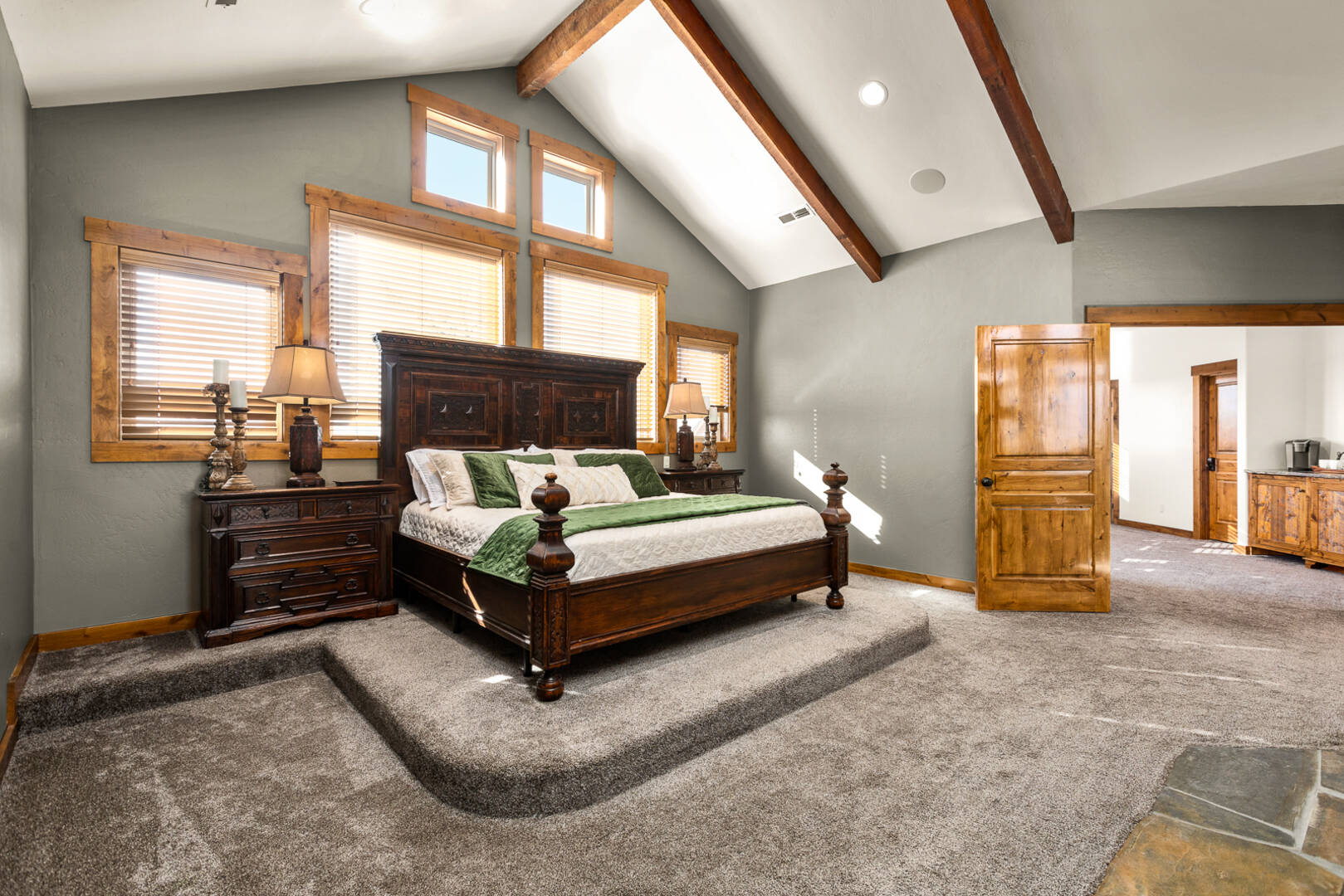 1335 Mooring Rd Columbia Falls, MT 59912