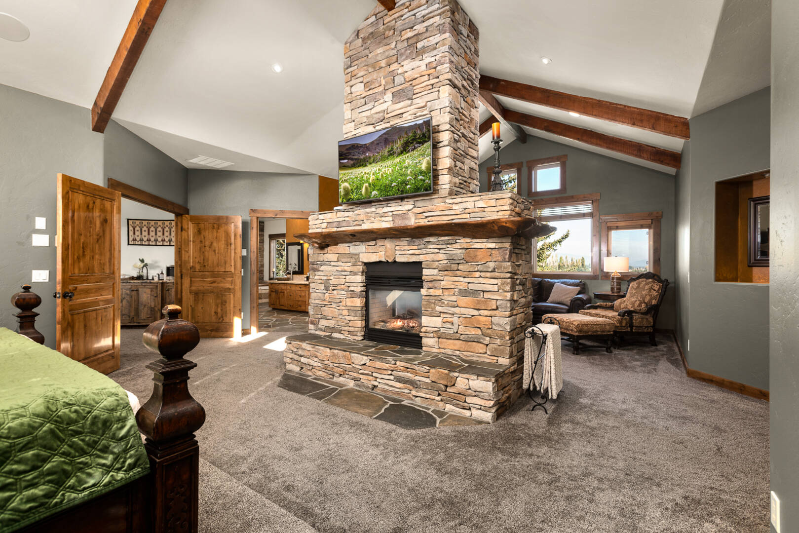 1335 Mooring Rd Columbia Falls, MT 59912