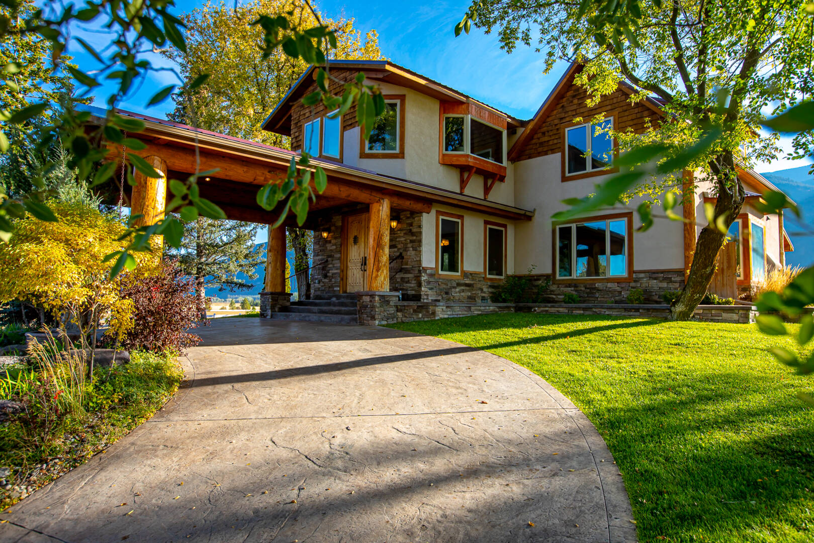 1335 Mooring Rd Columbia Falls, MT 59912