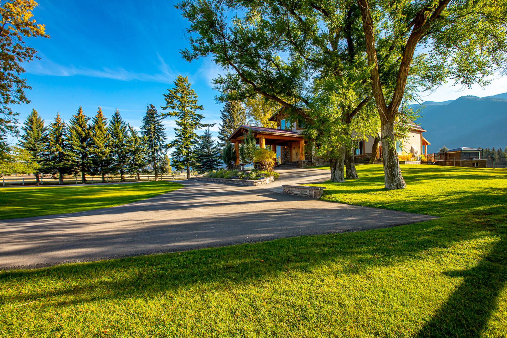 1335 Mooring Rd Columbia Falls, MT 59912