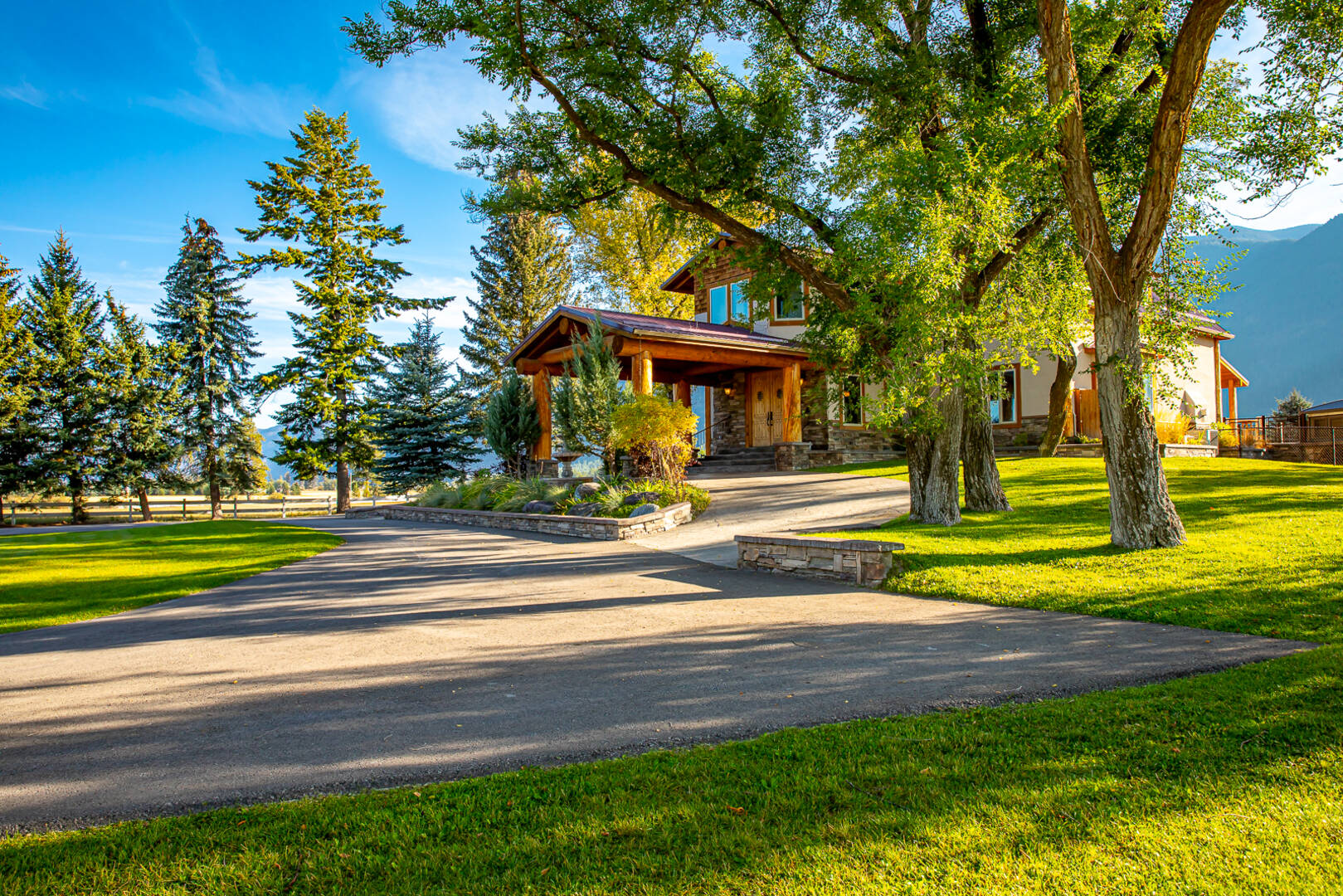 1335 Mooring Rd Columbia Falls, MT 59912