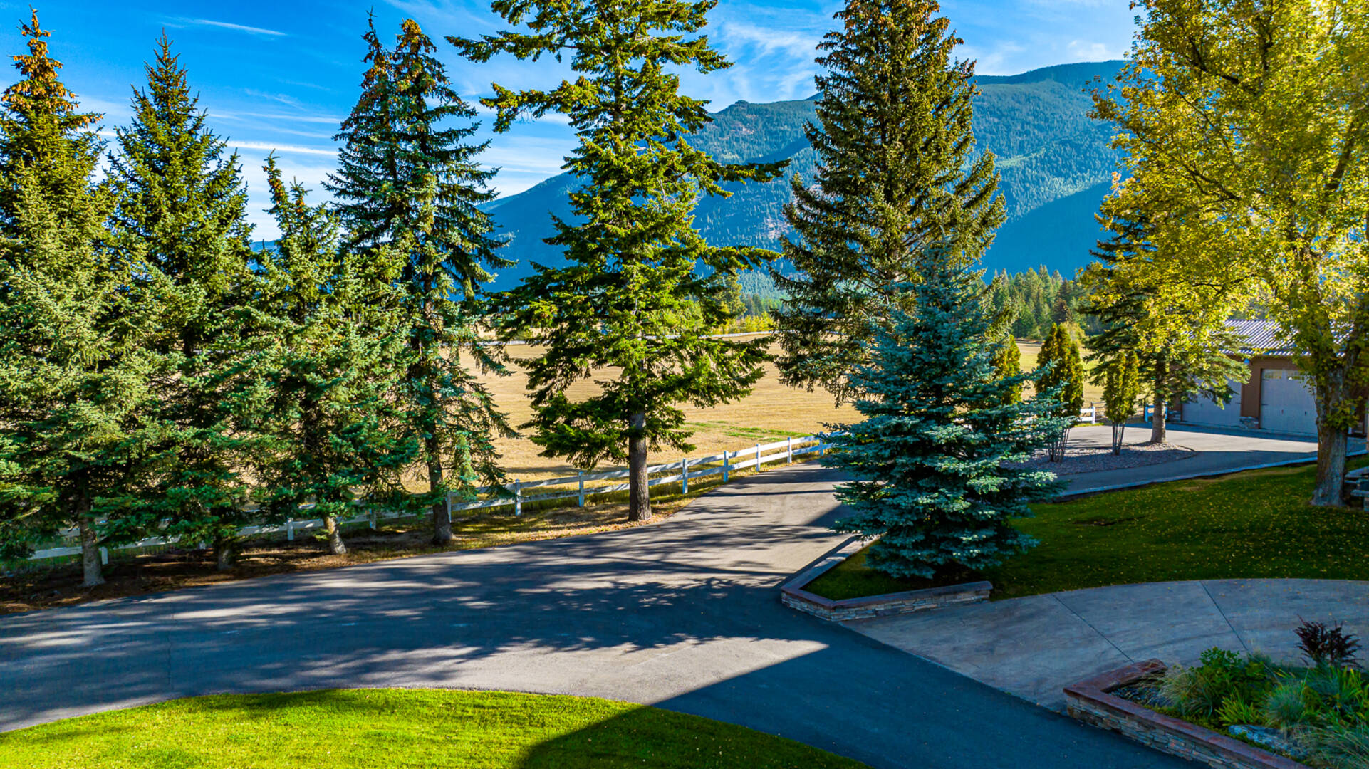 1335 Mooring Rd Columbia Falls, MT 59912